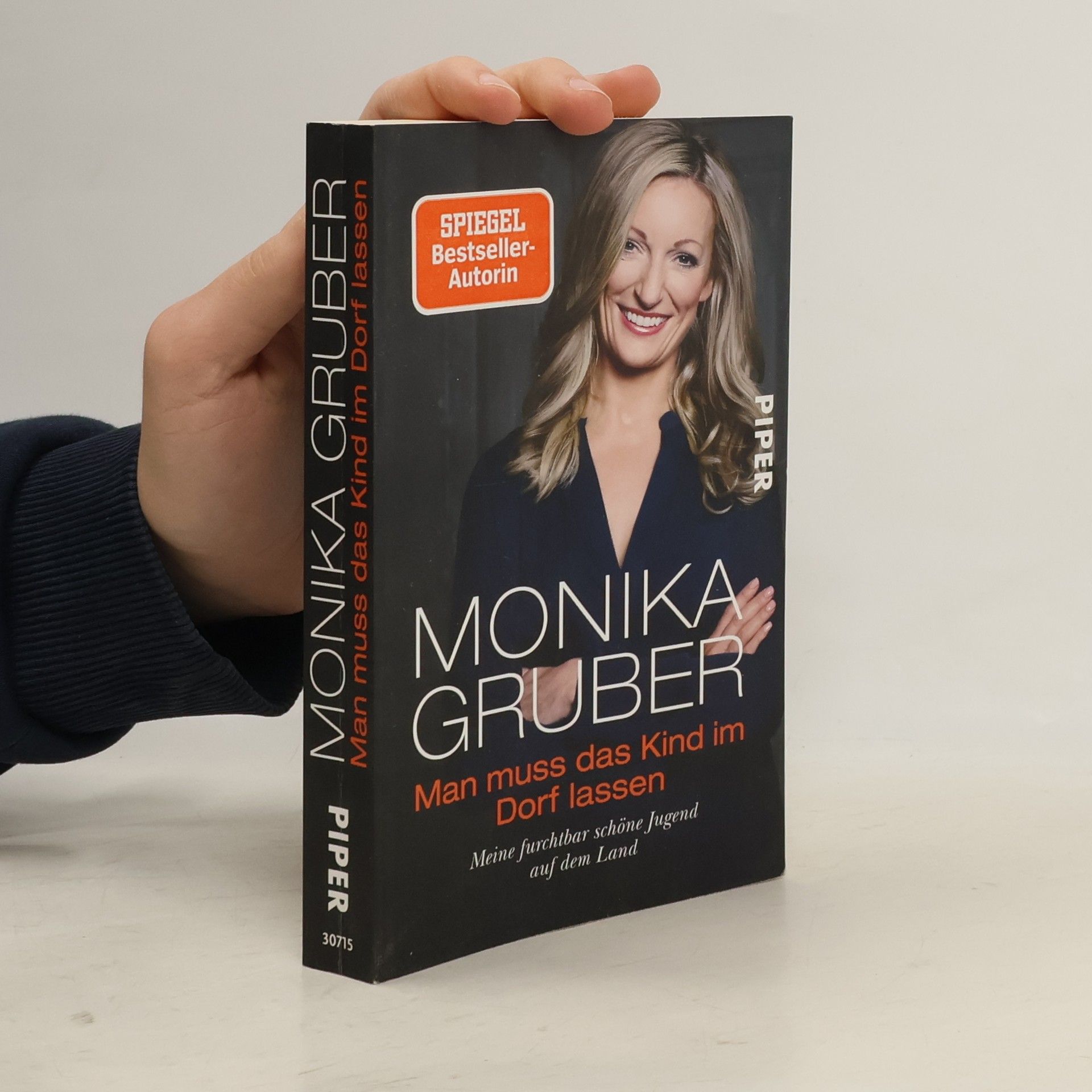 Monika Gruber Man muss das Kind im Dorf lassen