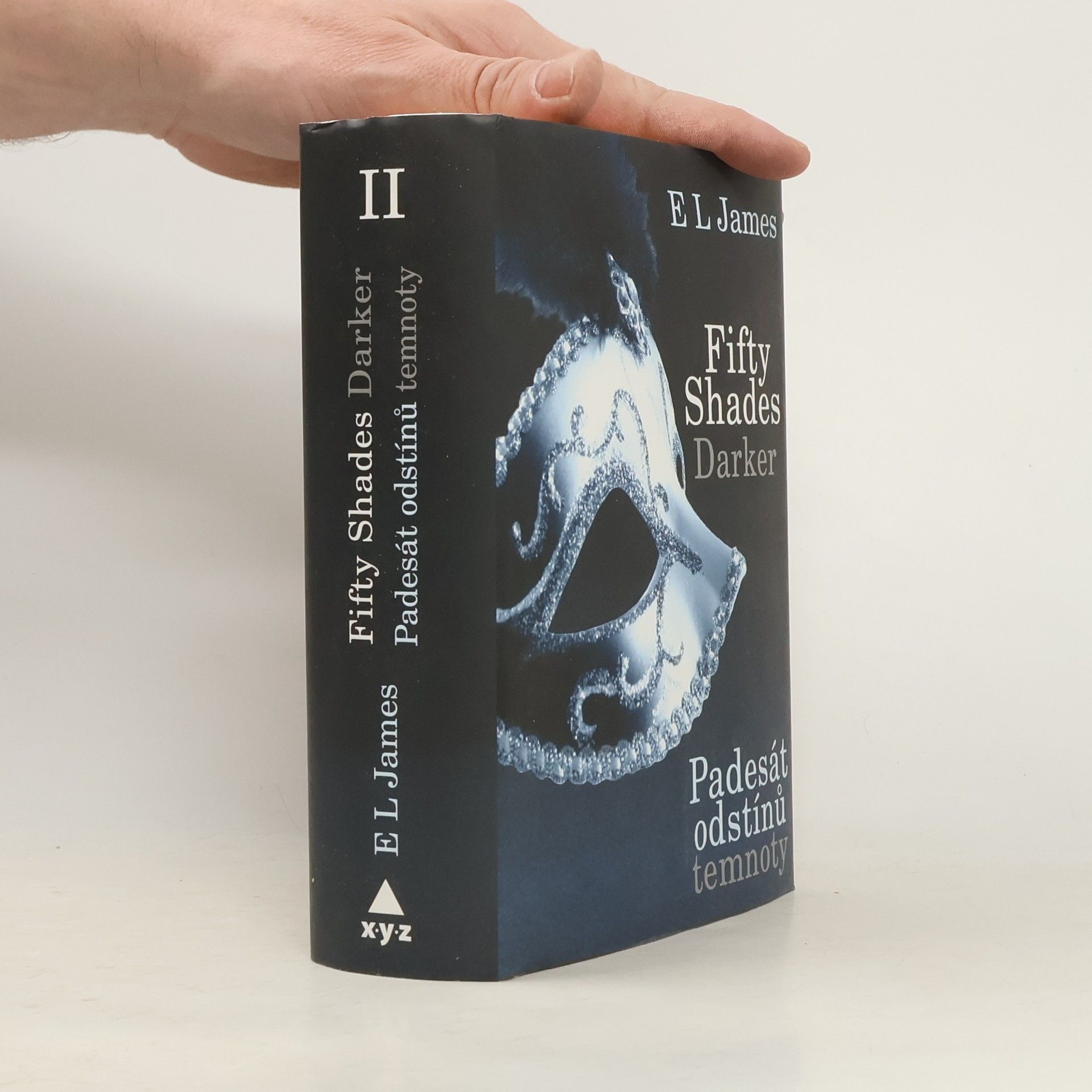 E. L. James Padesát odstínů temnoty