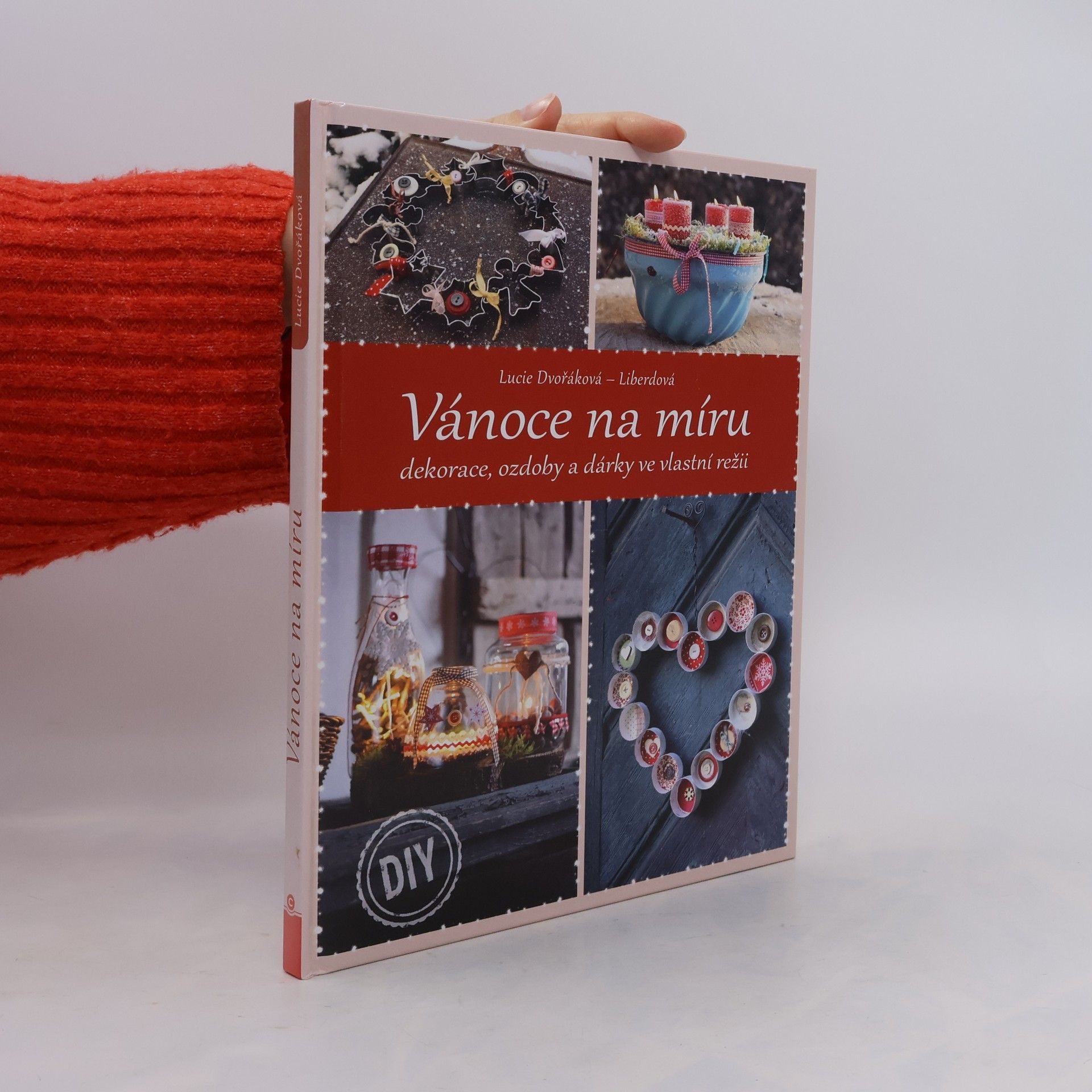 Lucie Dvořáková Vánoce na míru - dekorace, ozdoby a dárky ve vlastní režii