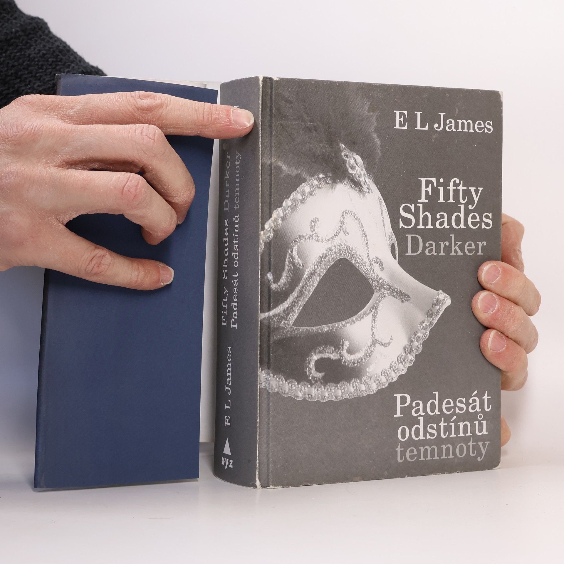 E. L. James Padesát odstínů temnoty