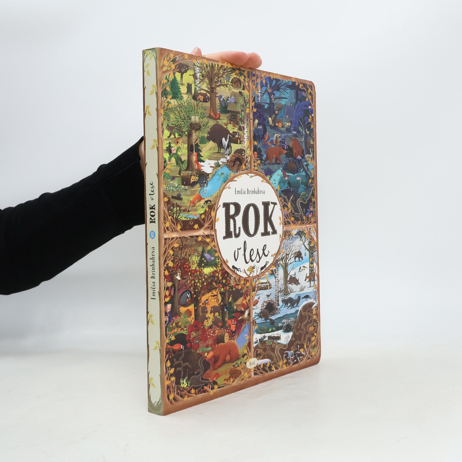 Emilia Dziubak Rok v lese