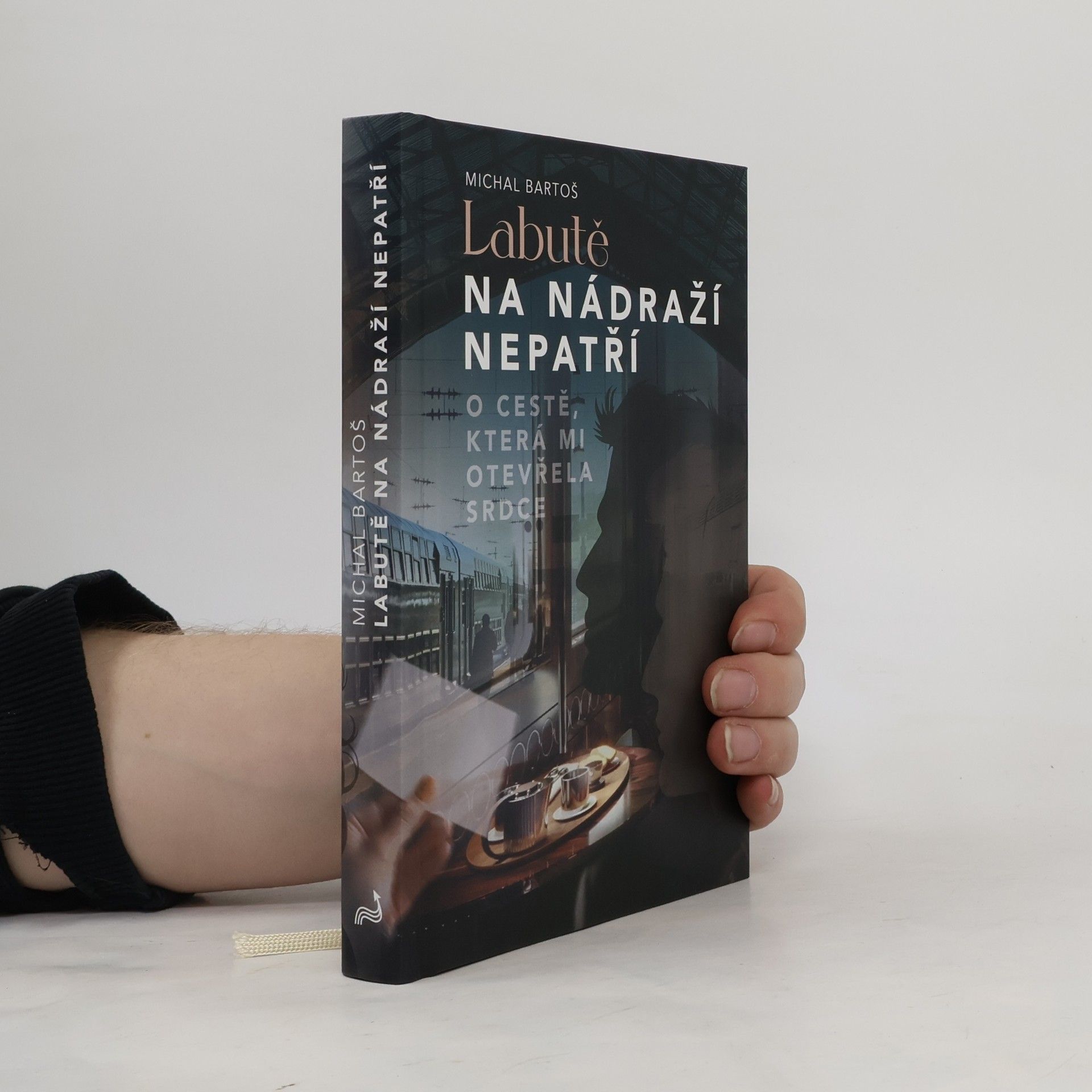 Michal Bartoš Labutě na nádraží nepatří