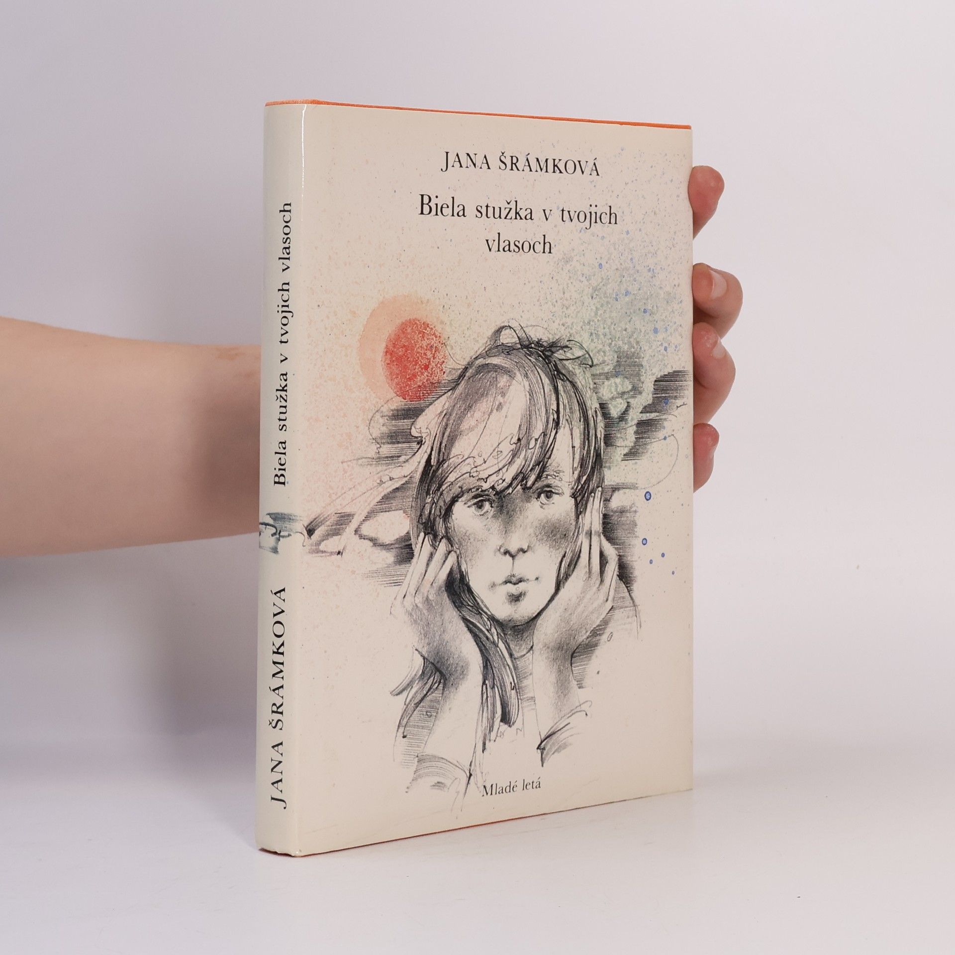 Biela stužka v tvojich vlasoch