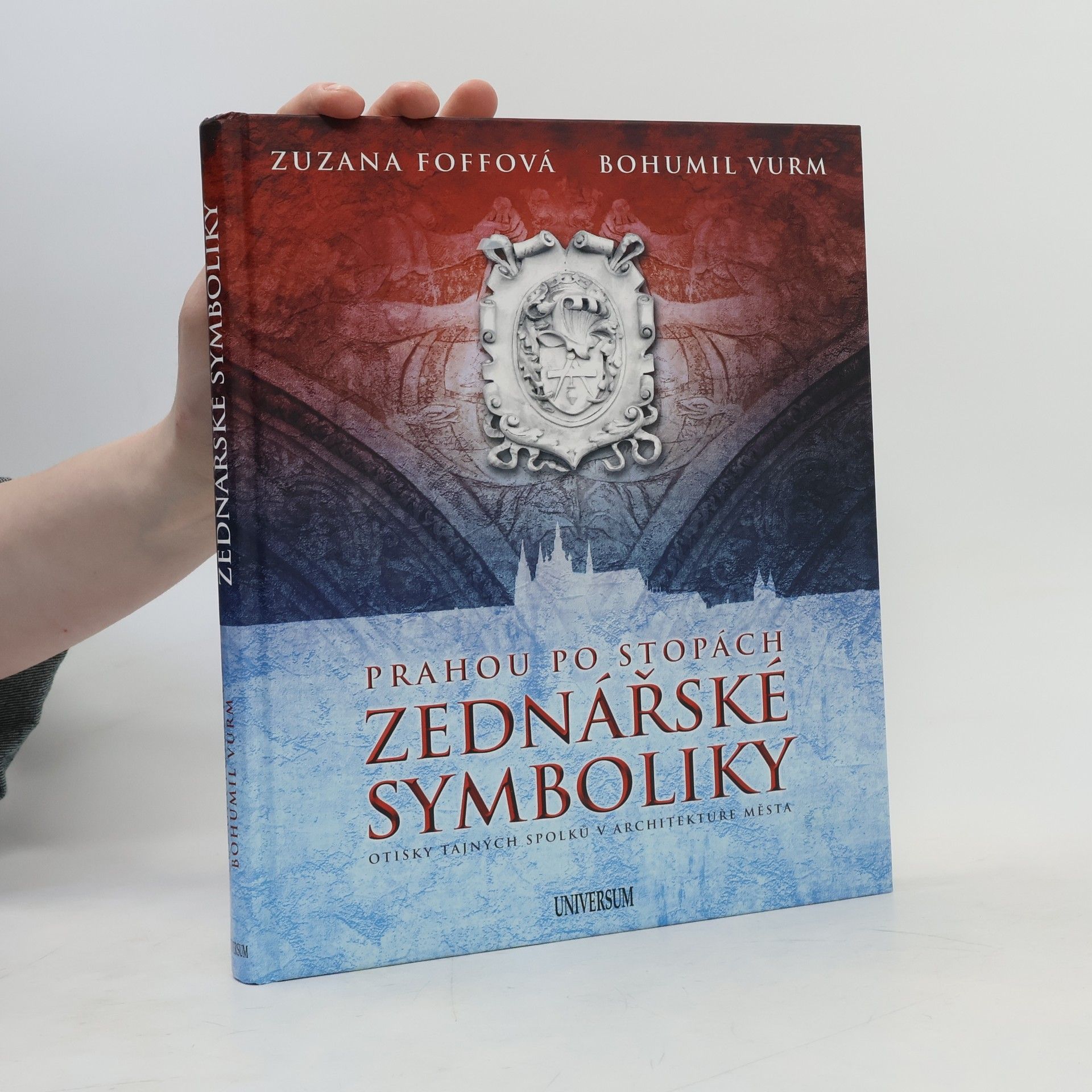 Zuzana Foffová Prahou po stopách zednářské symboliky