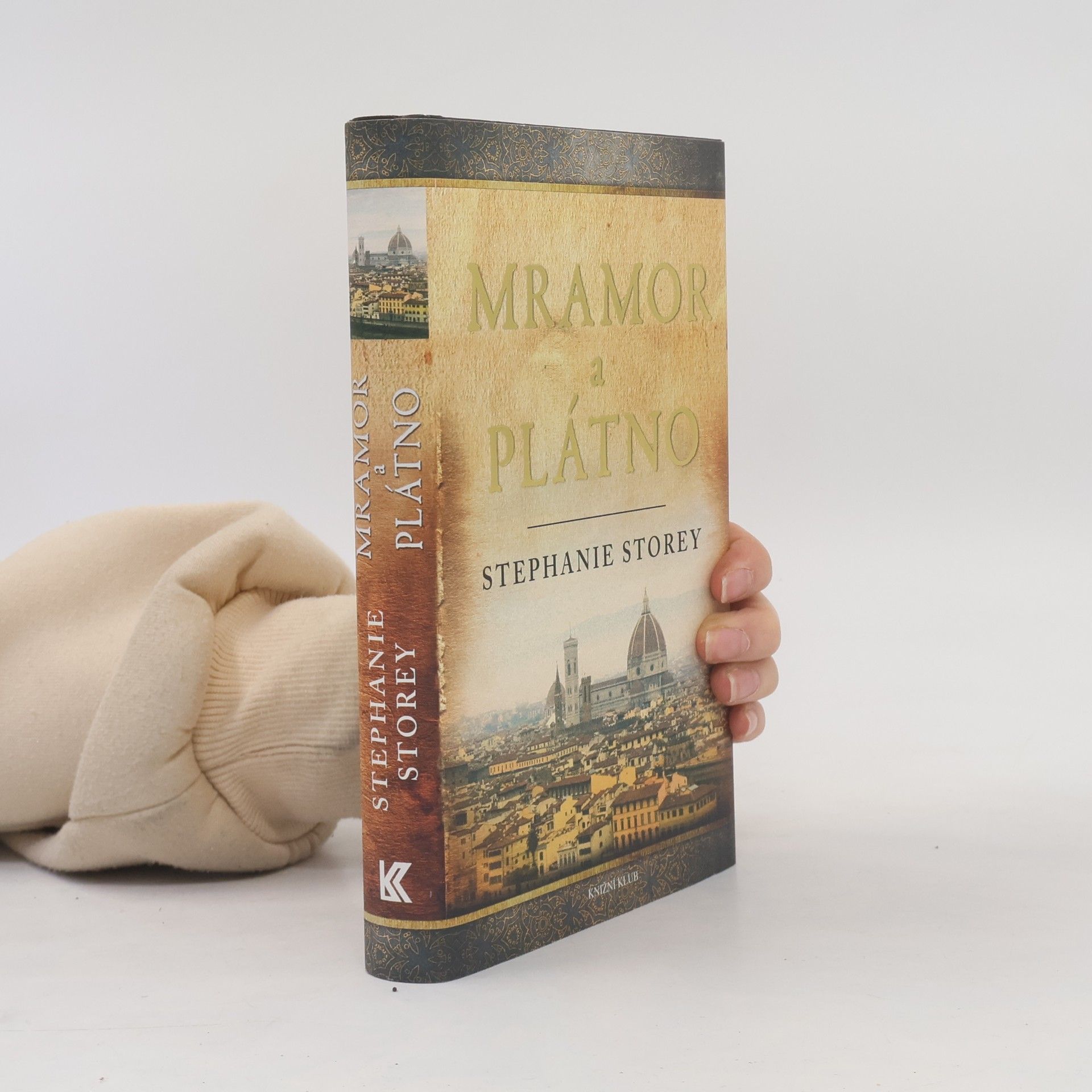 Stephanie Storey Mramor a plátno