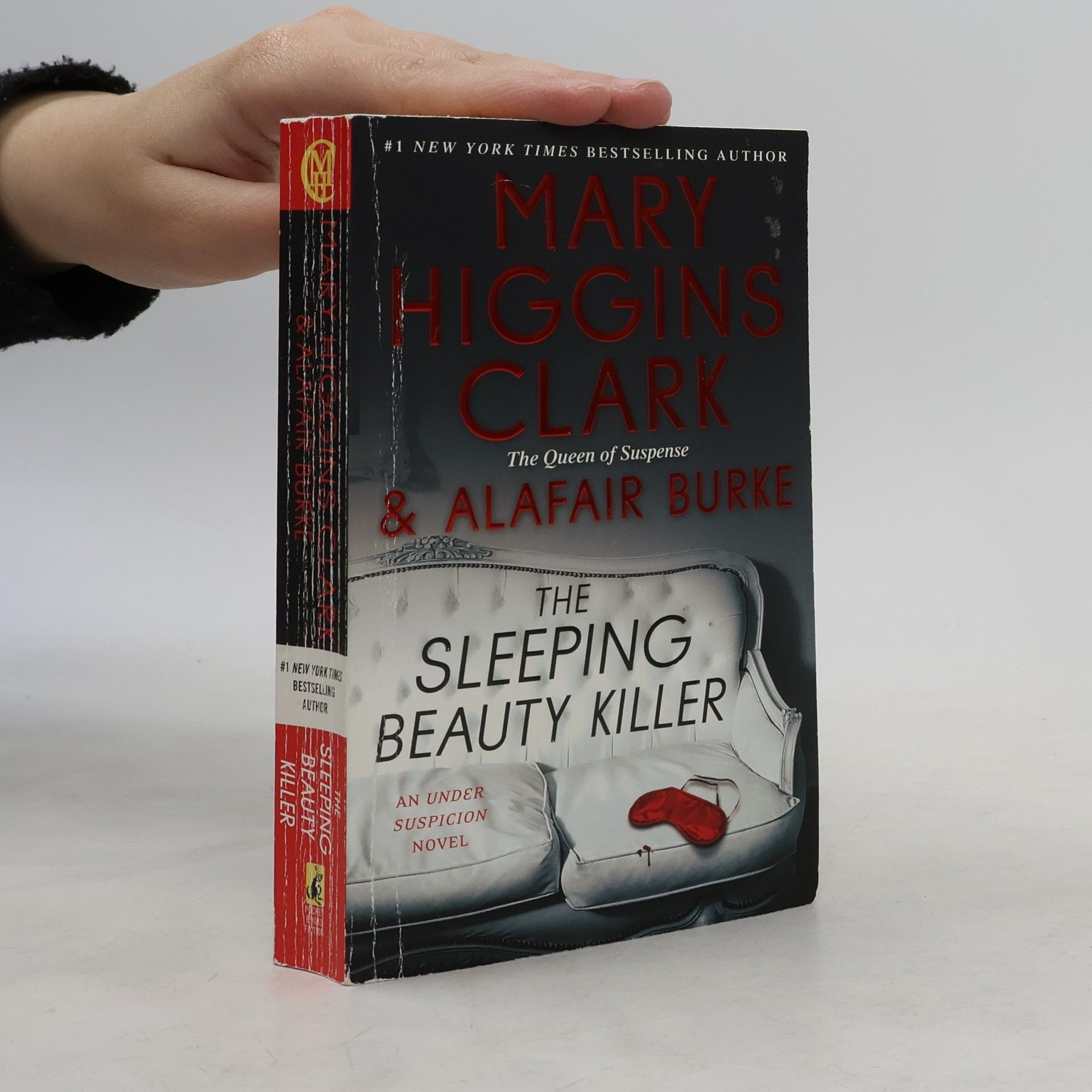 Mary Higgins Clark Under Suspicion - 4: The Sleeping Beauty Killer