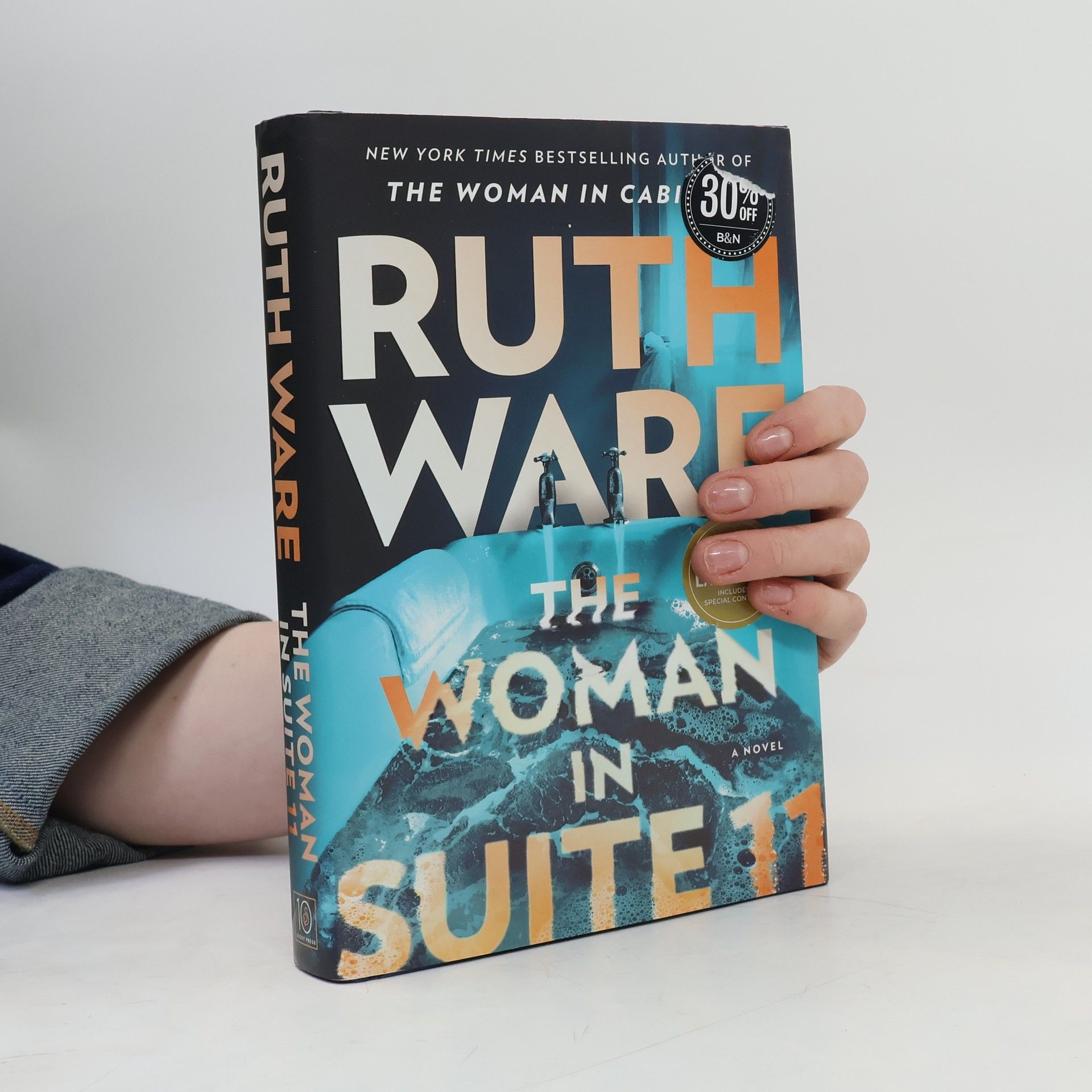 Ruth Ware The Woman in Suite 11