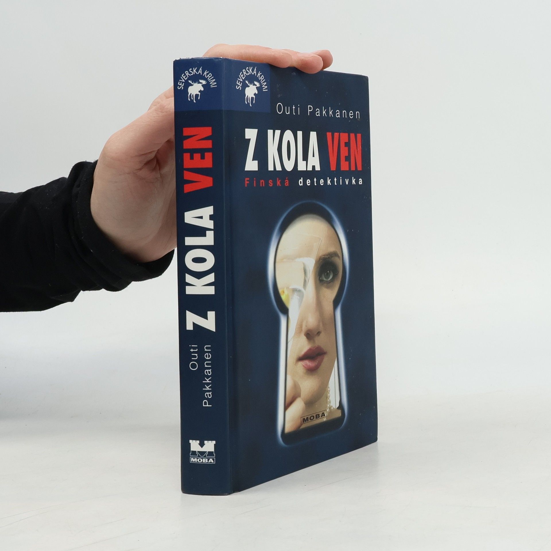 Outi Pakkanen Z kola ven. Finská detektivka