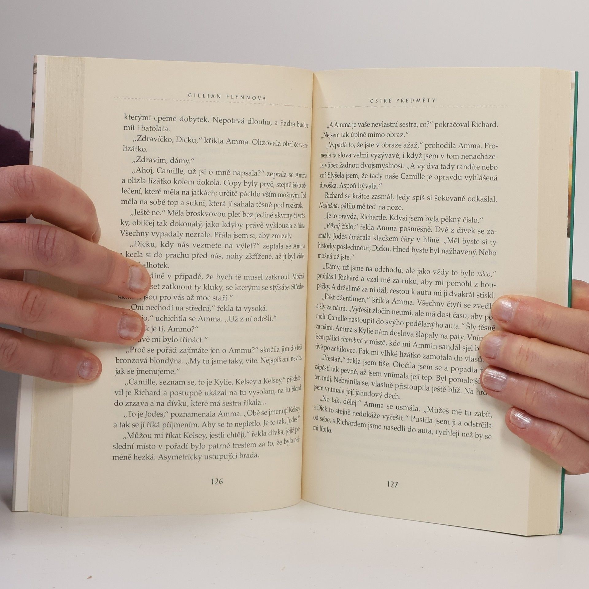 Gillian Flynn Ostré předměty