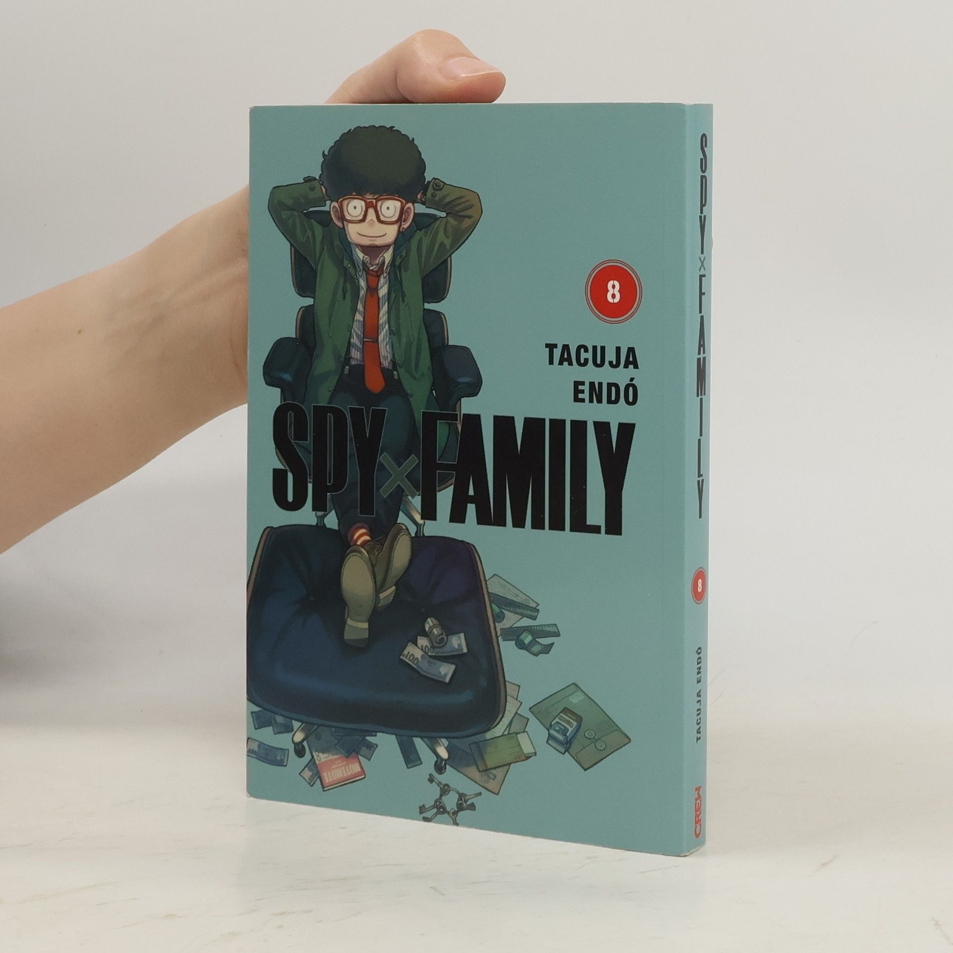 Tacuja Endó Spy x Family. 8