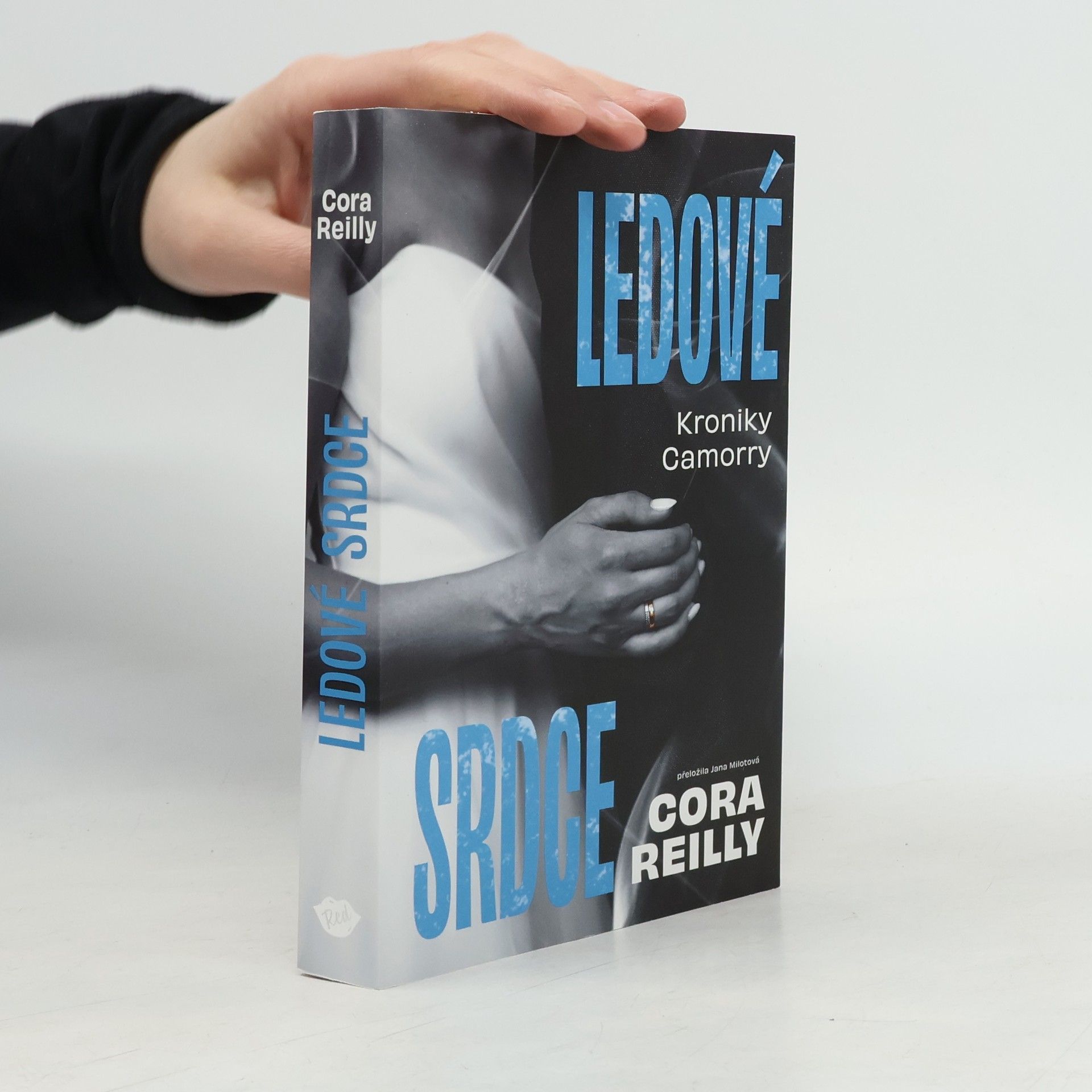 Cora Reilly Kroniky Camorry. Ledové srdce