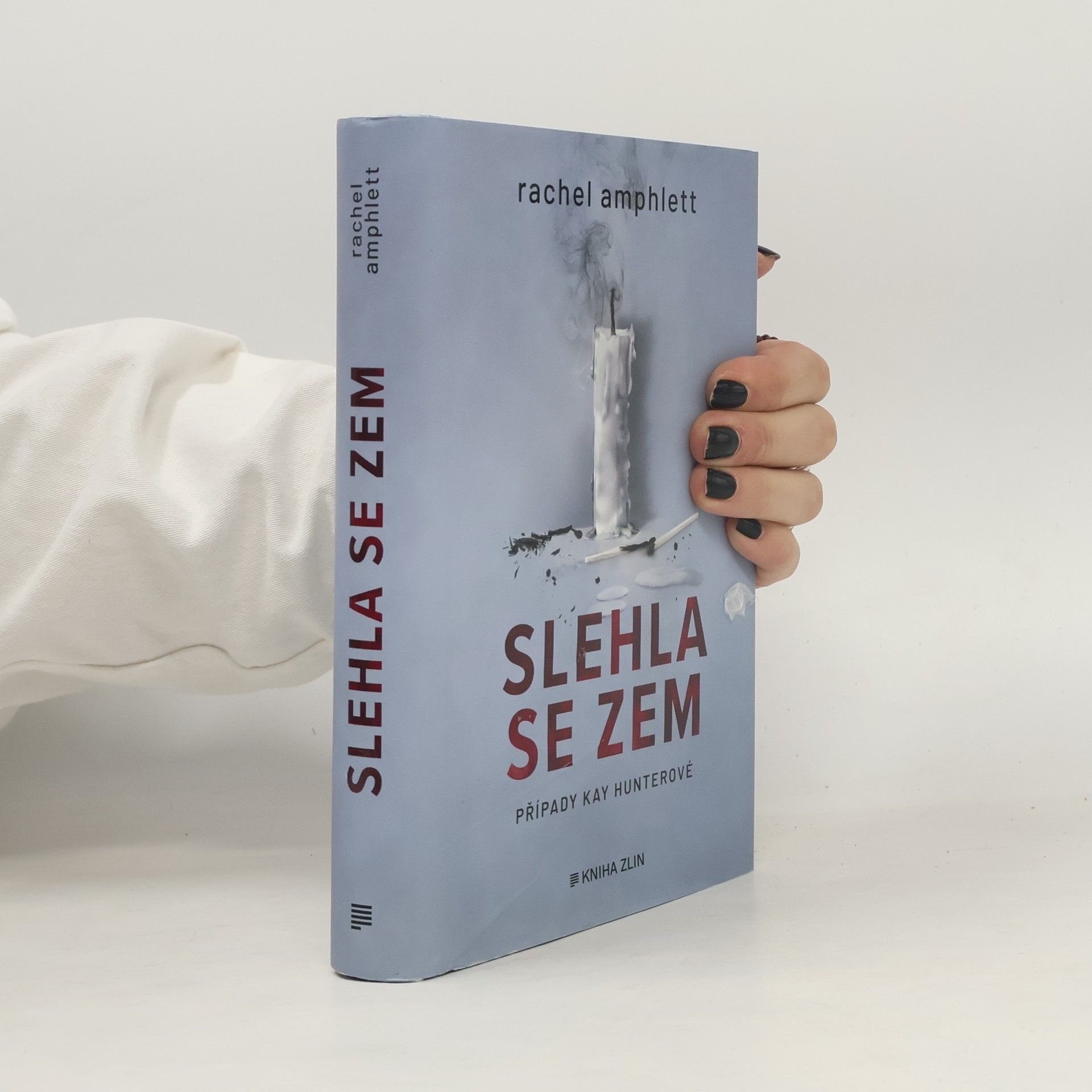 Rachel Amphlett Slehla se zem