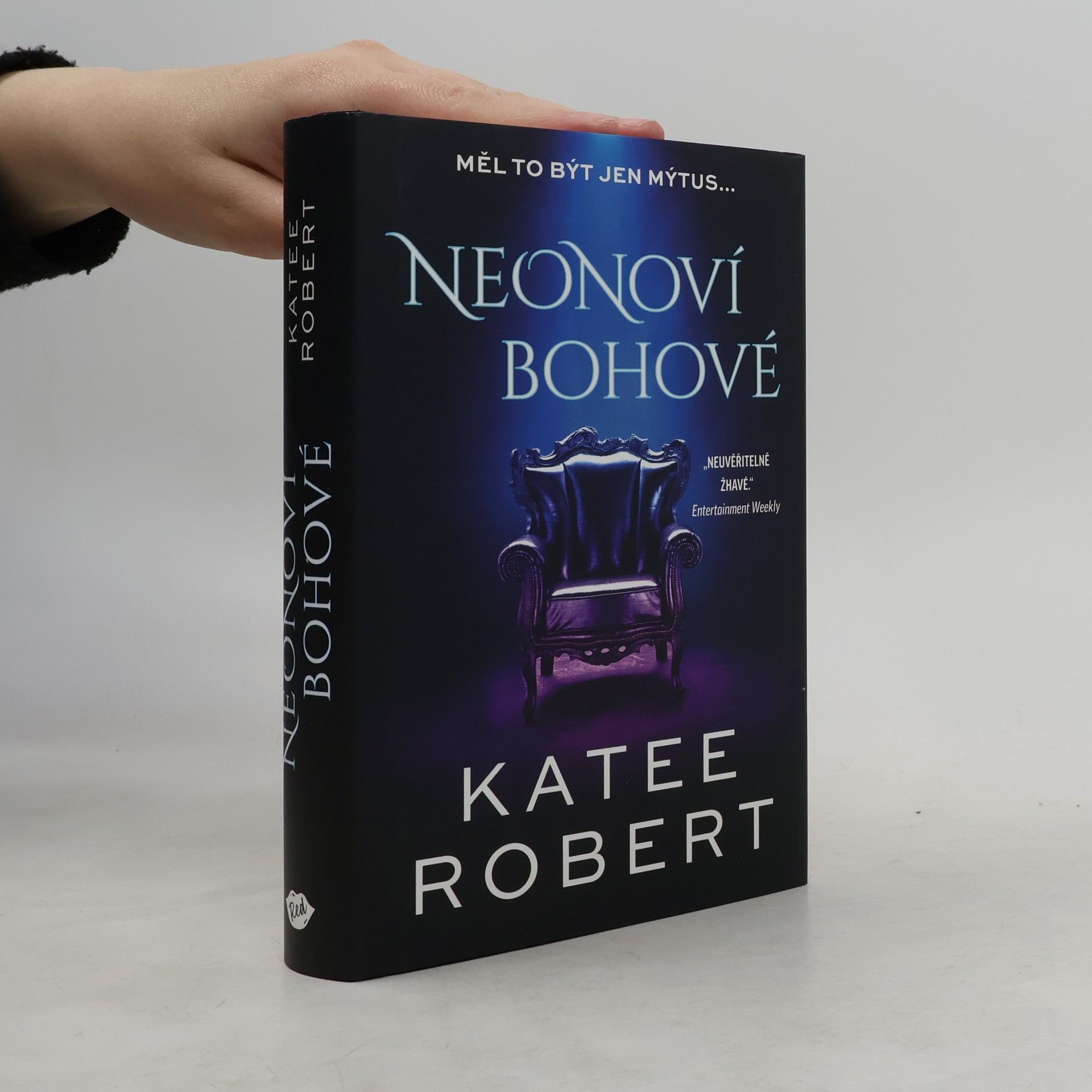 Katee Robert Neonoví bohové