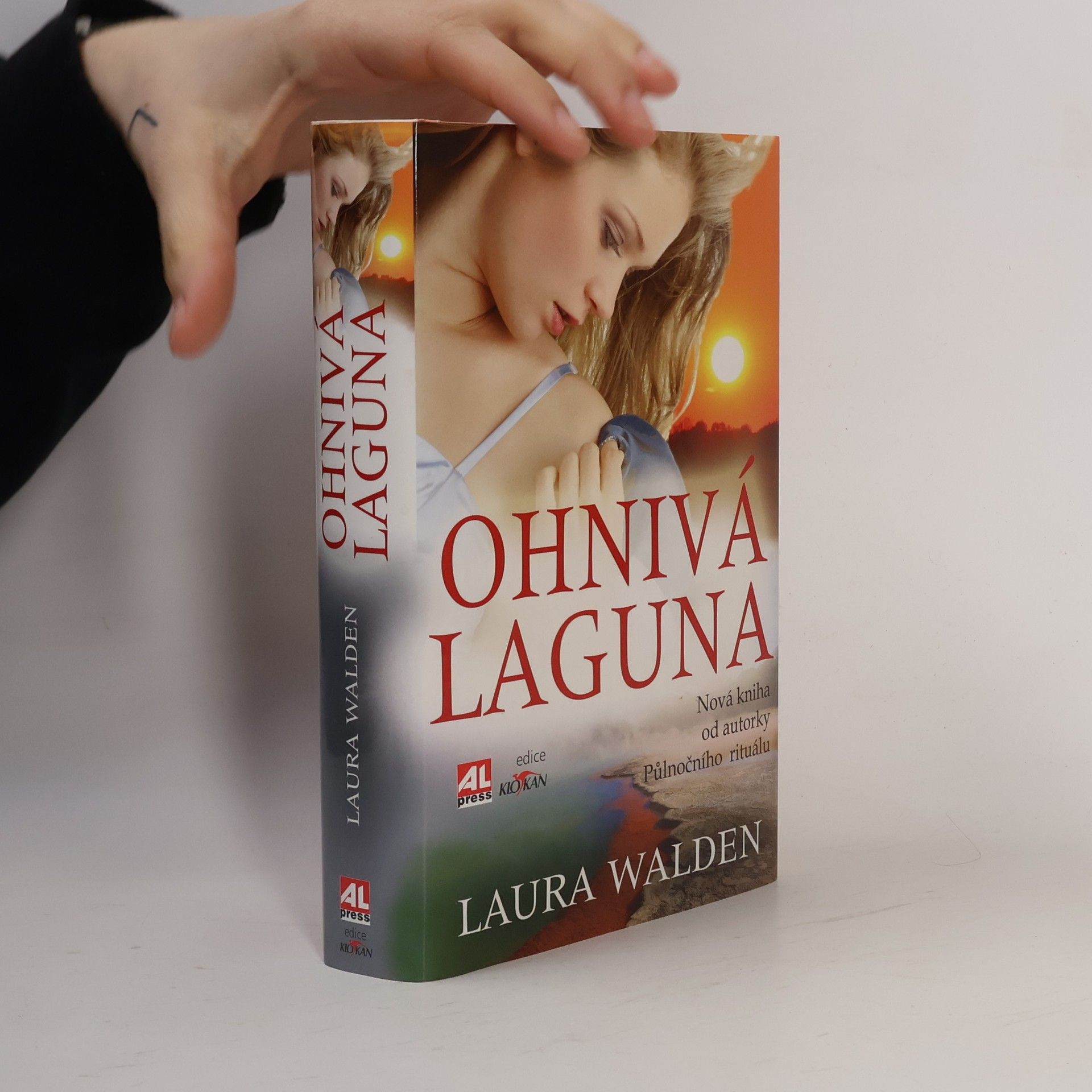 Laura Walden Ohnivá laguna