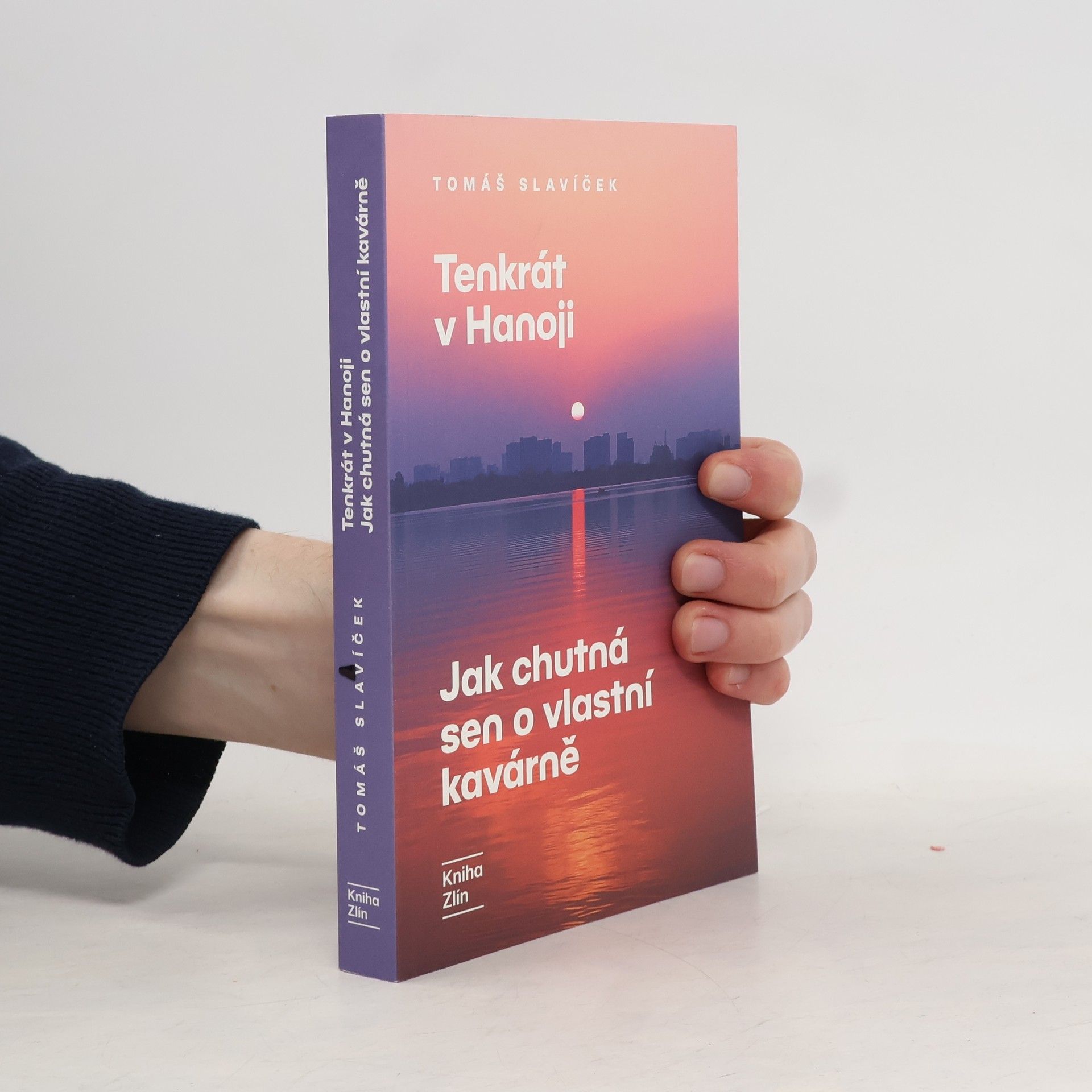 Tomáš Slavíček Tenkrát v Hanoji: Jak chutná sen o vlastní kavárně