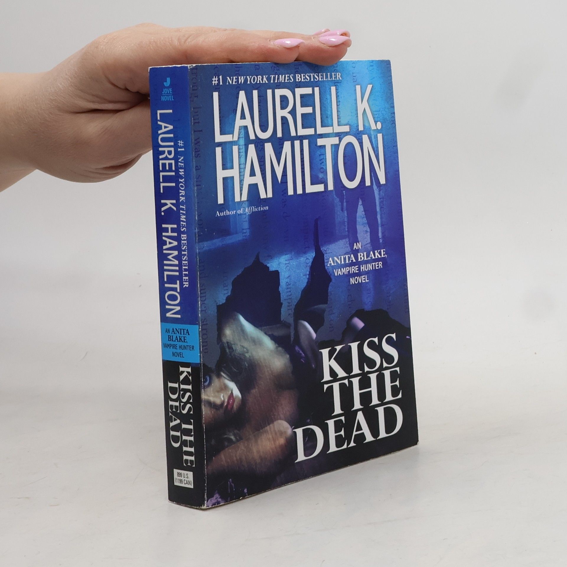 Laurell Kaye Hamilton Anita Blake, Vampire Hunter: Kiss the Dead