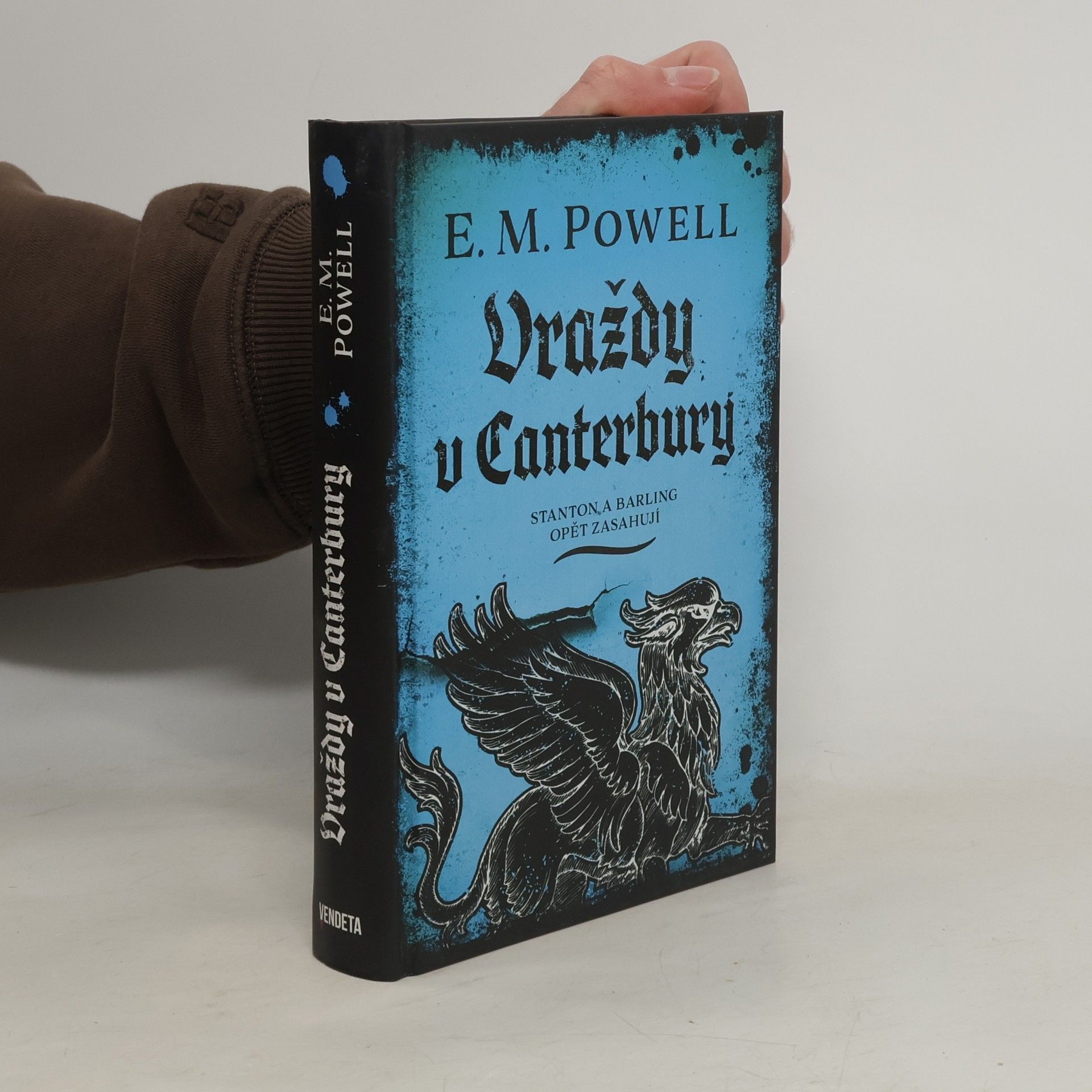 E. M. Powell Vraždy v Canterbury