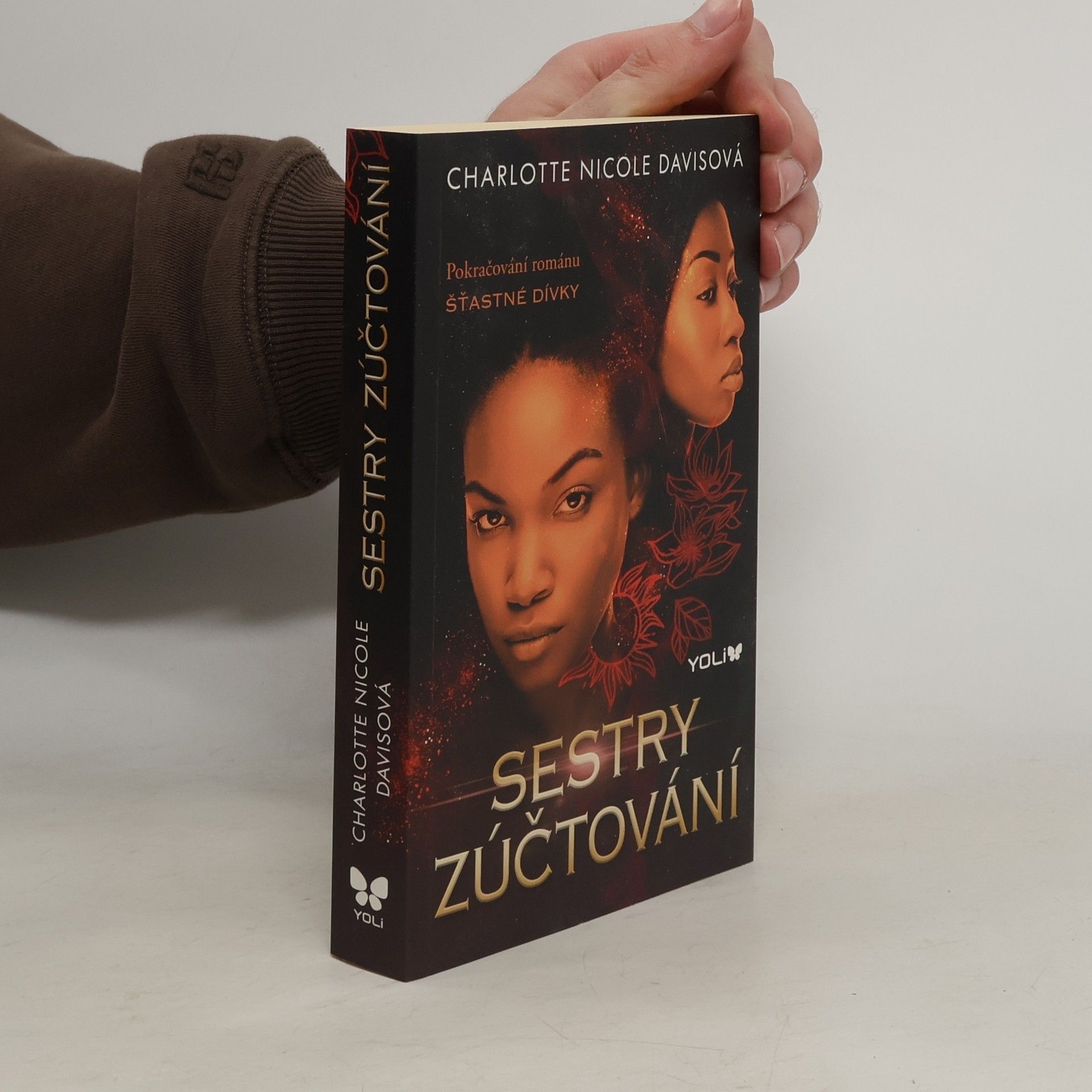 Charlotte Nicole Davis Sestry zúčtování