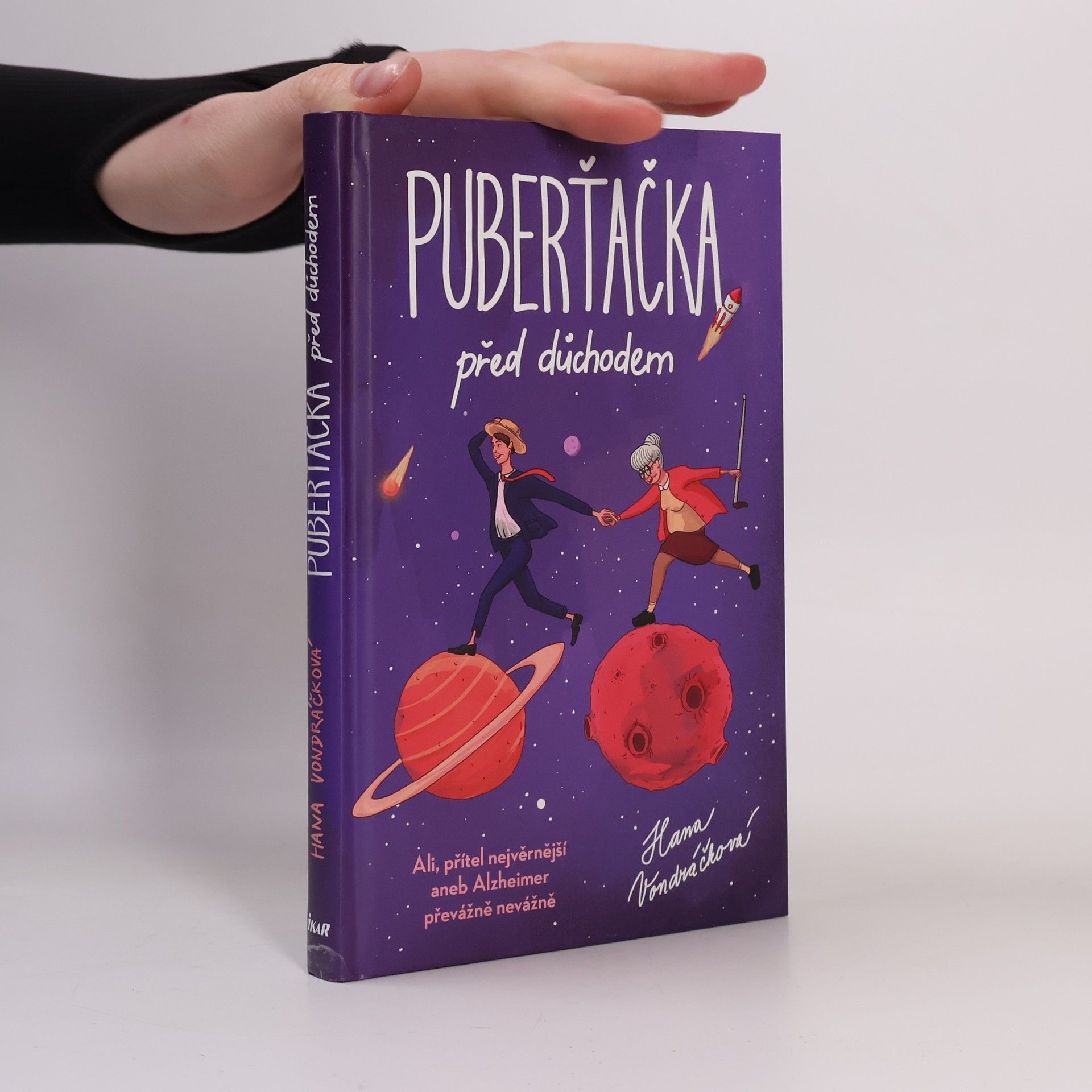 Hana Vondráčková Puberťačka před důchodem: Ali, přítel nejvěrnější, aneb, Alzheimer převážně nevážně