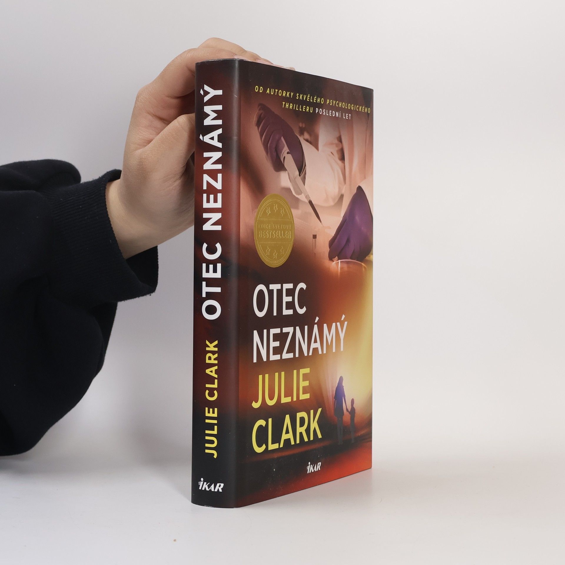 Julie Clark Otec neznámý