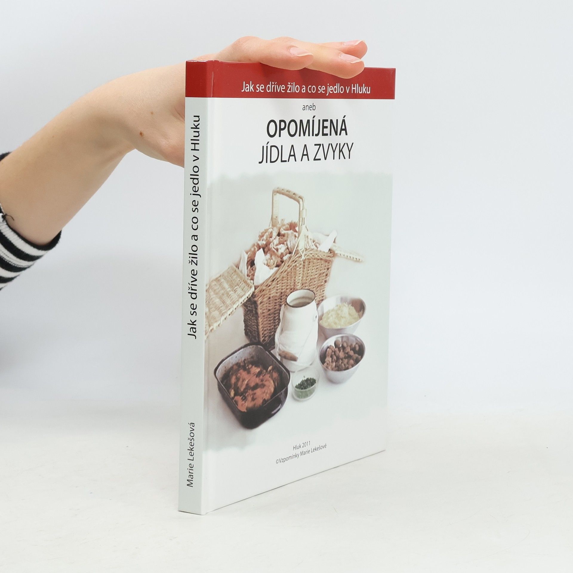 Marie Lekešová Jak se dříve žilo a co se jedlo v Hluku aneb opomíjená jídla a zvyky