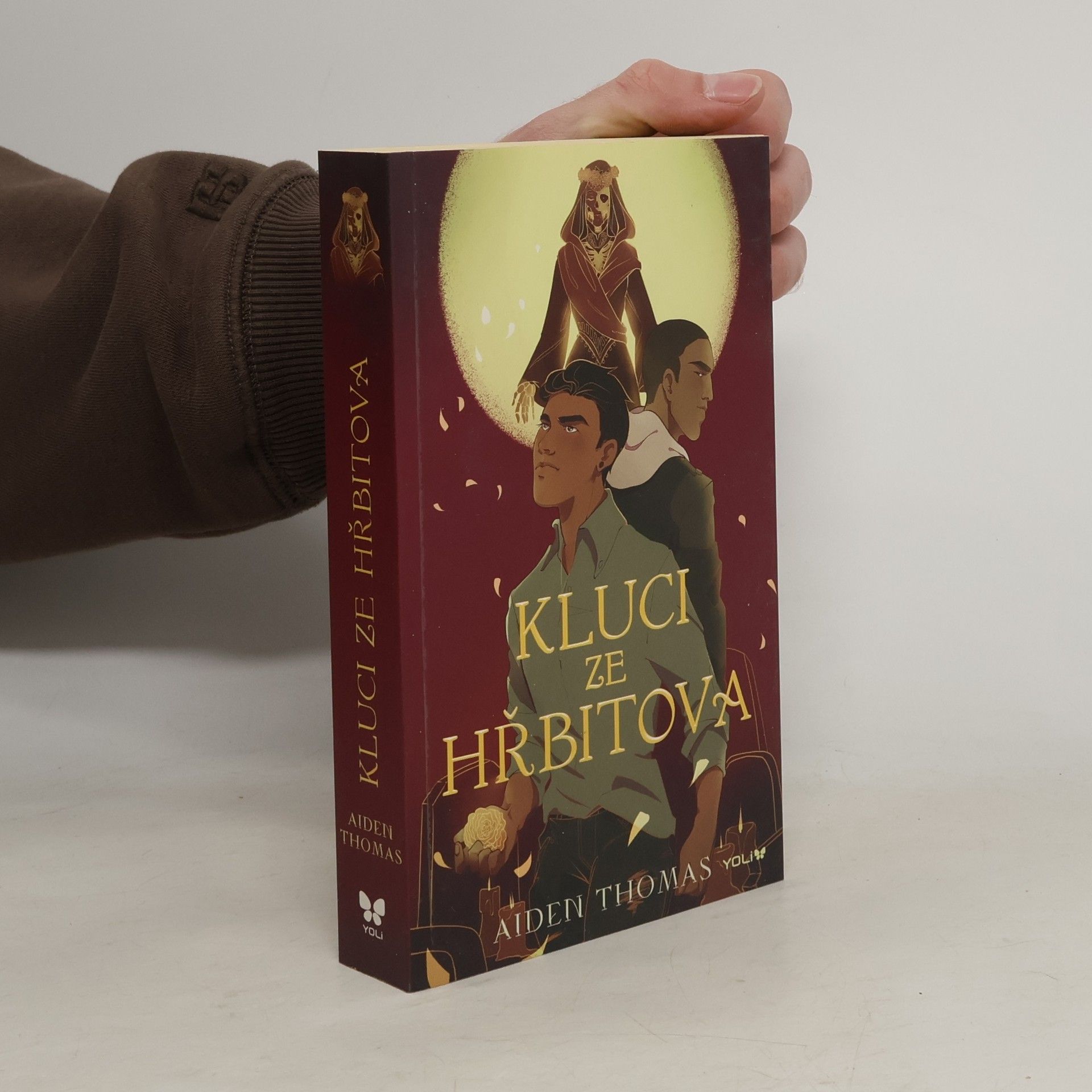 Aiden Thomas Kluci ze hřbitova