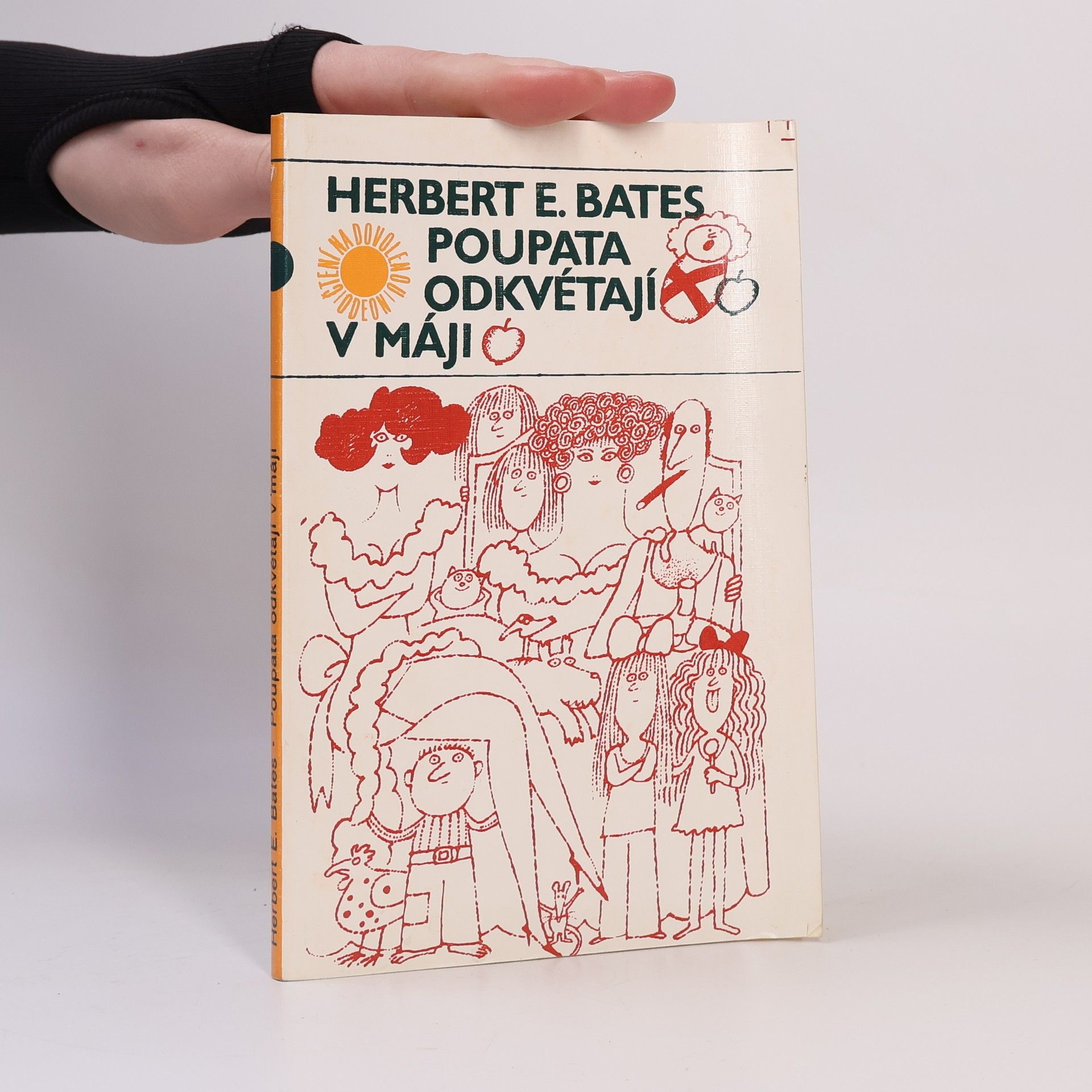 Herbert Ernest Bates Poupata odkvétají v máji