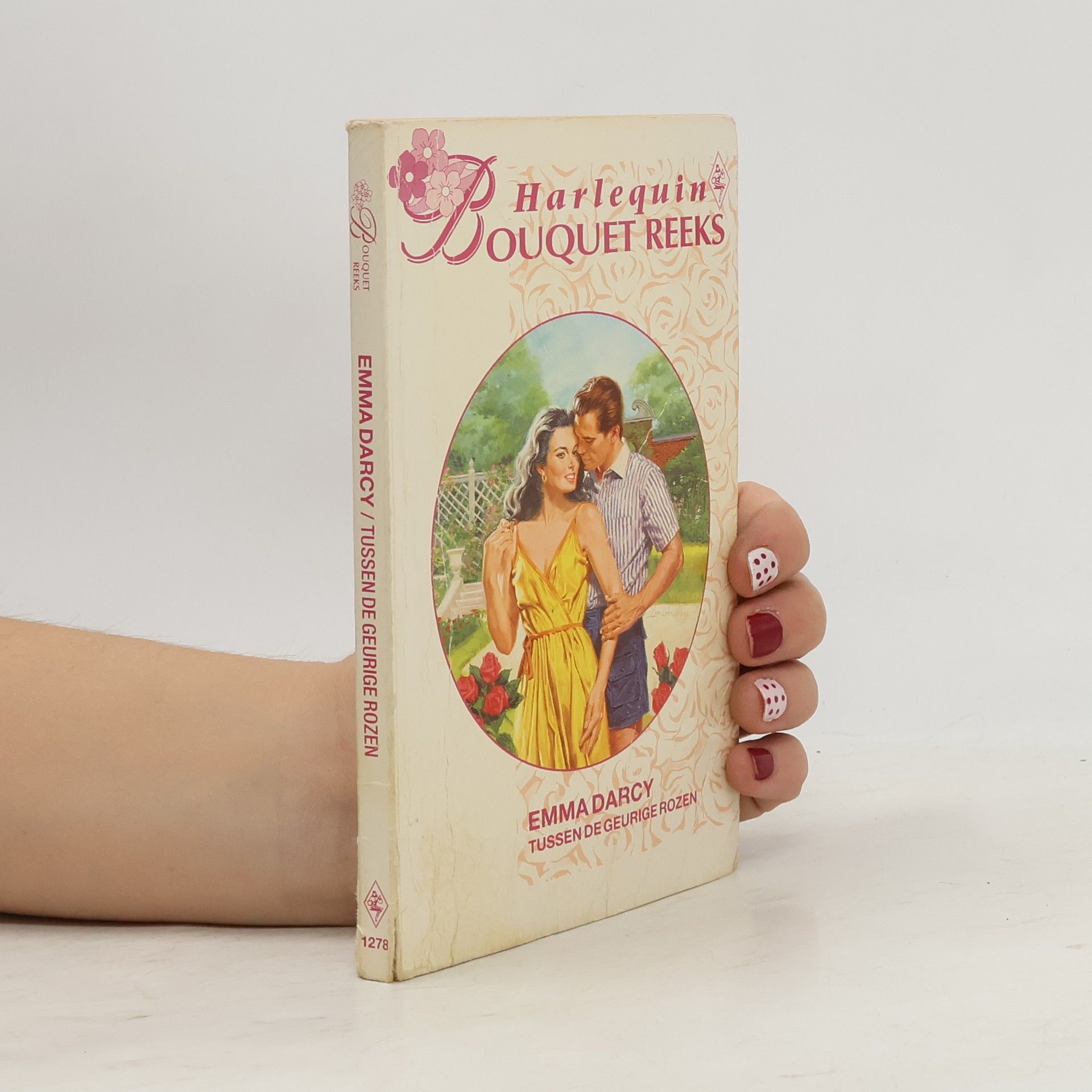 Tussen de geurige rozen