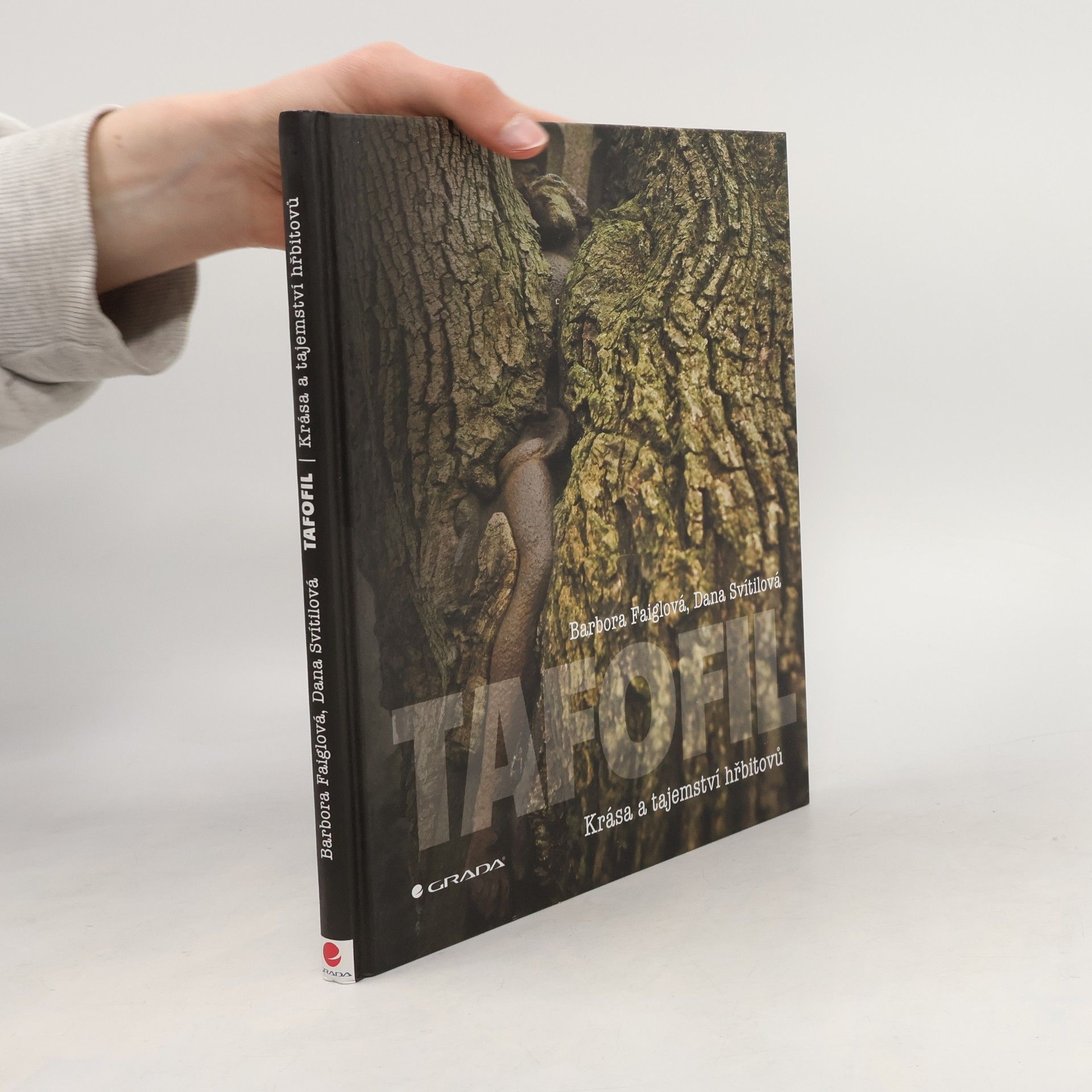 Dana Svítilová Tafofil. Krása a tajemství hřbitovů