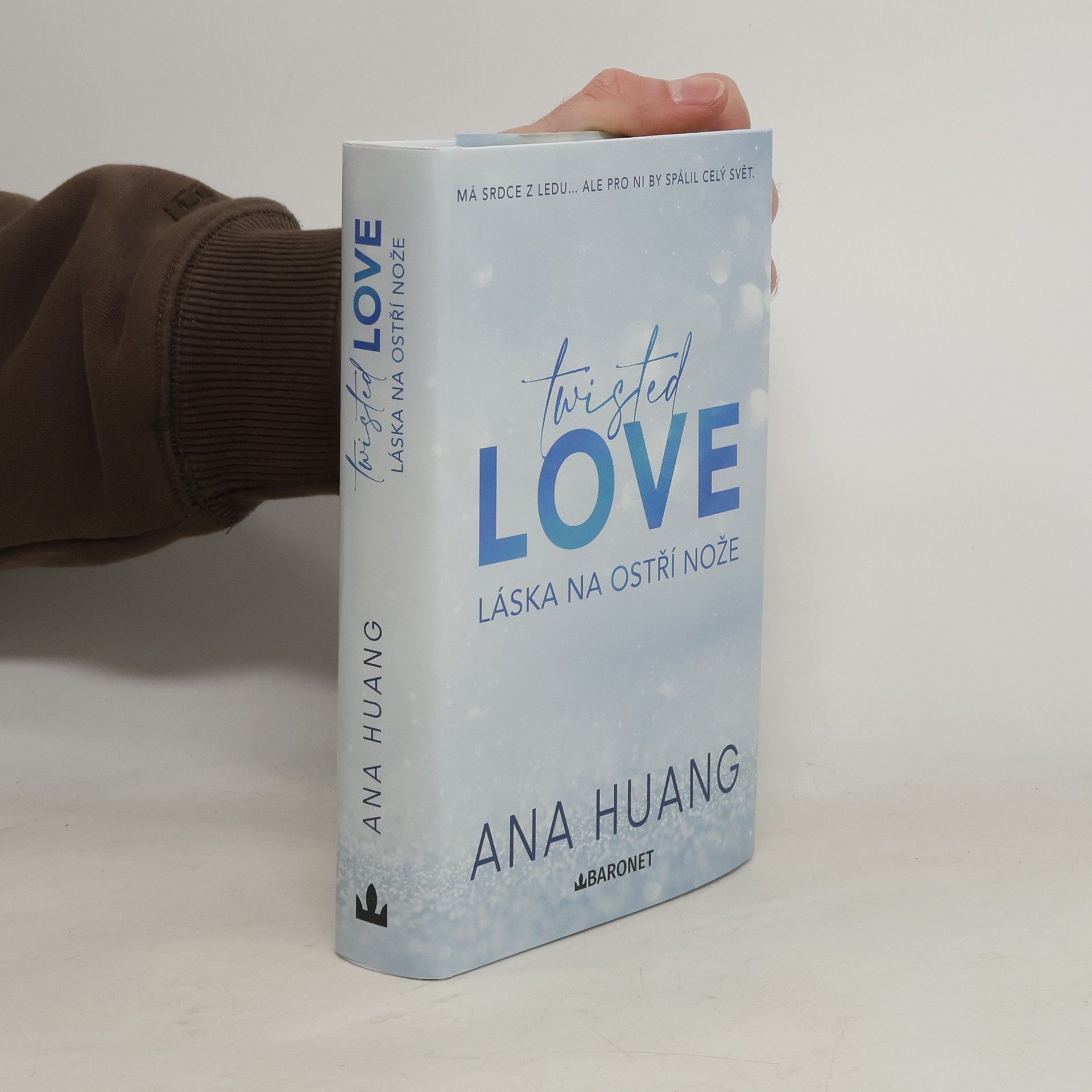 Ana Huang Twisted love. Láska na ostří nože