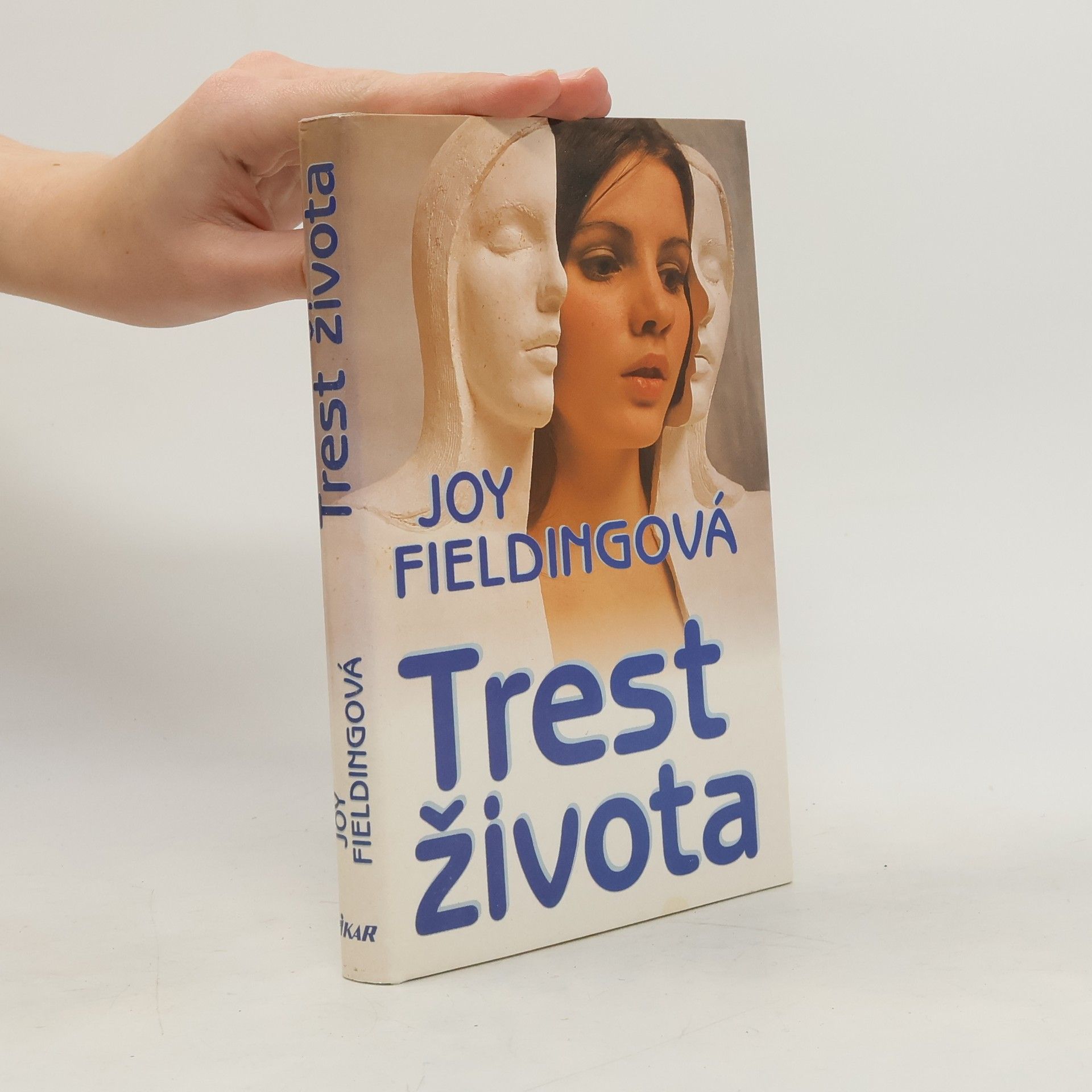 Joy Fielding Trest života