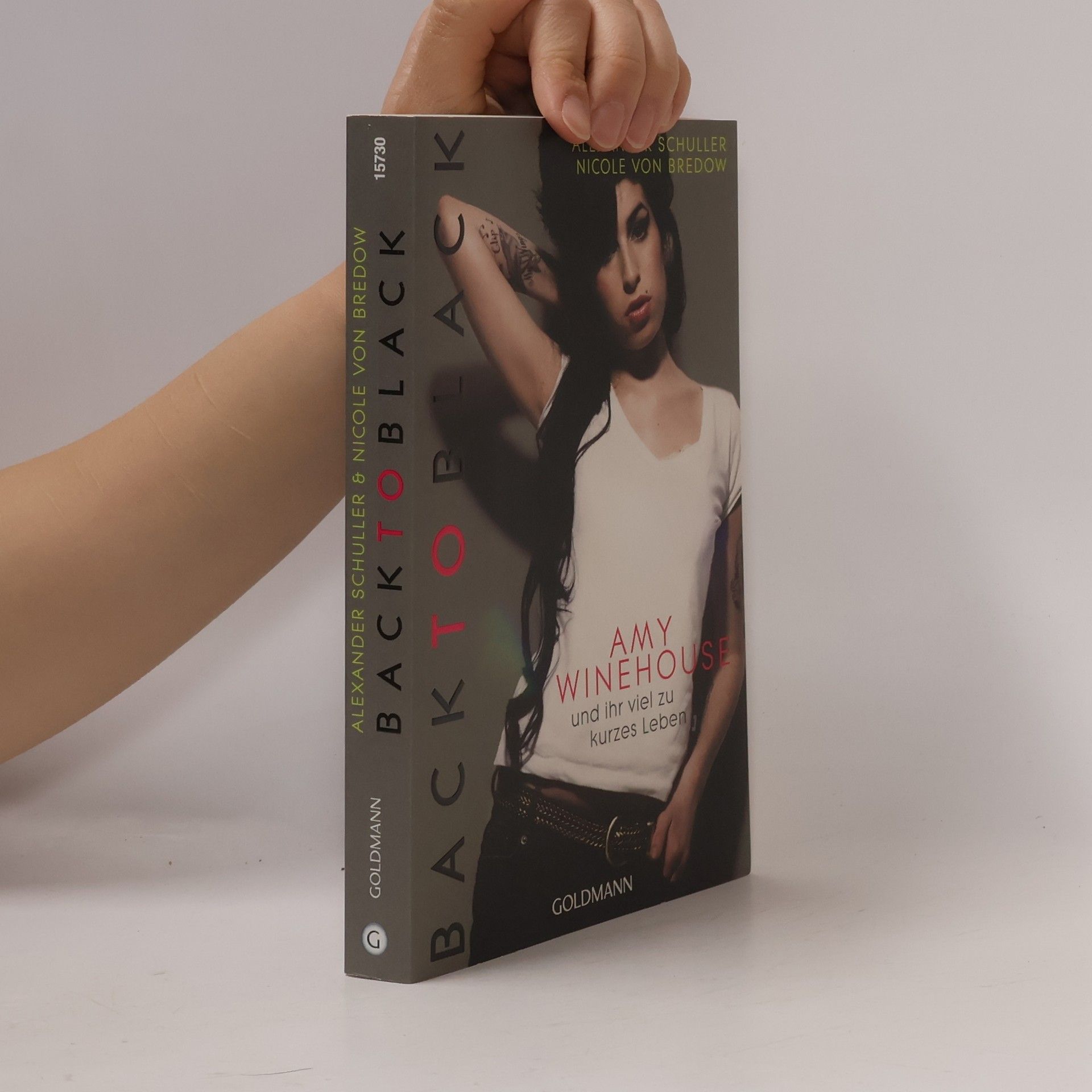 Alexander Schuller Back to black