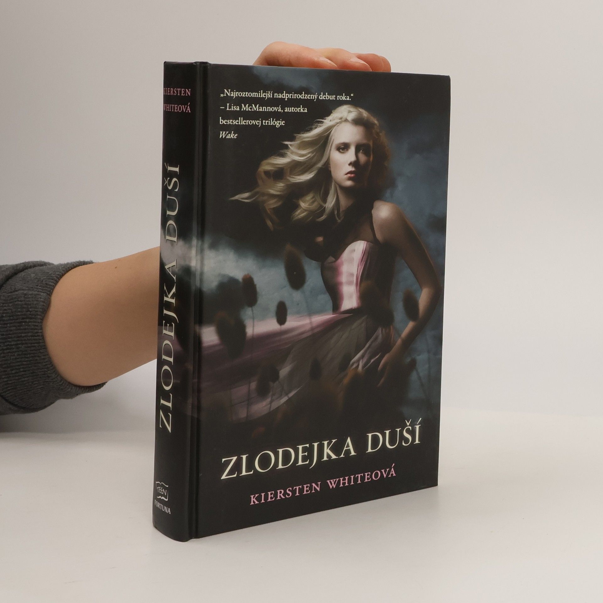 Kiersten White Zlodejka duší
