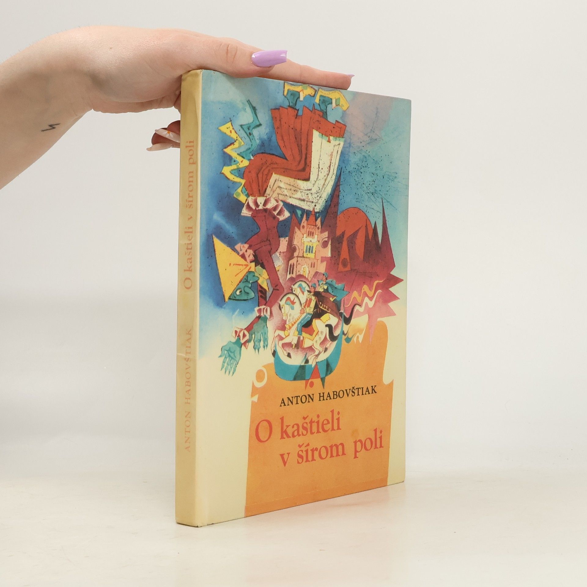 O kaštieli v širom poli