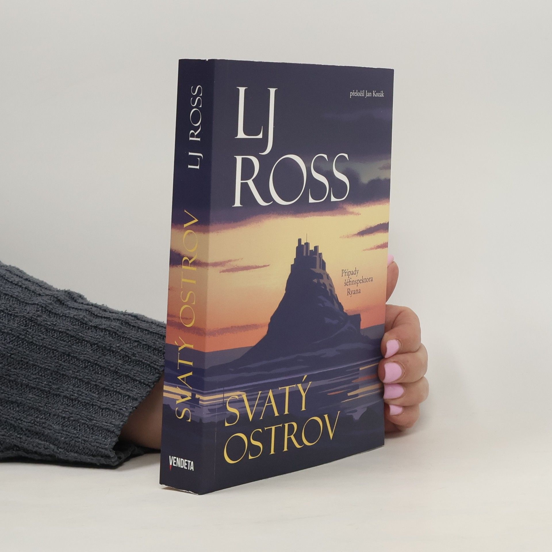 L. J. Ross Svatý ostrov