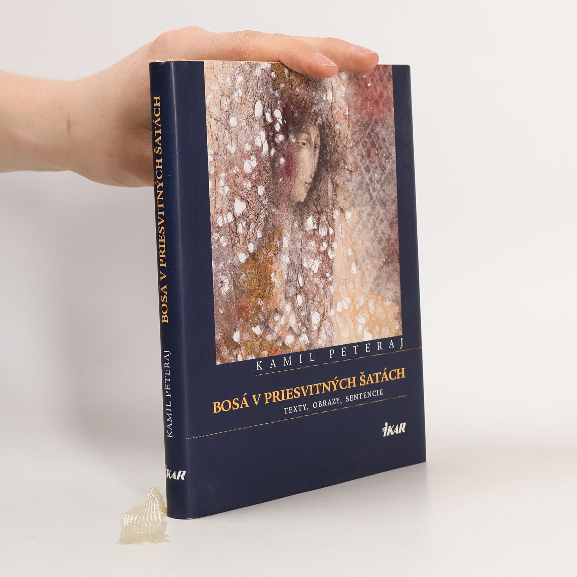 Kamil Peteraj Bosá v priesvitných šatách