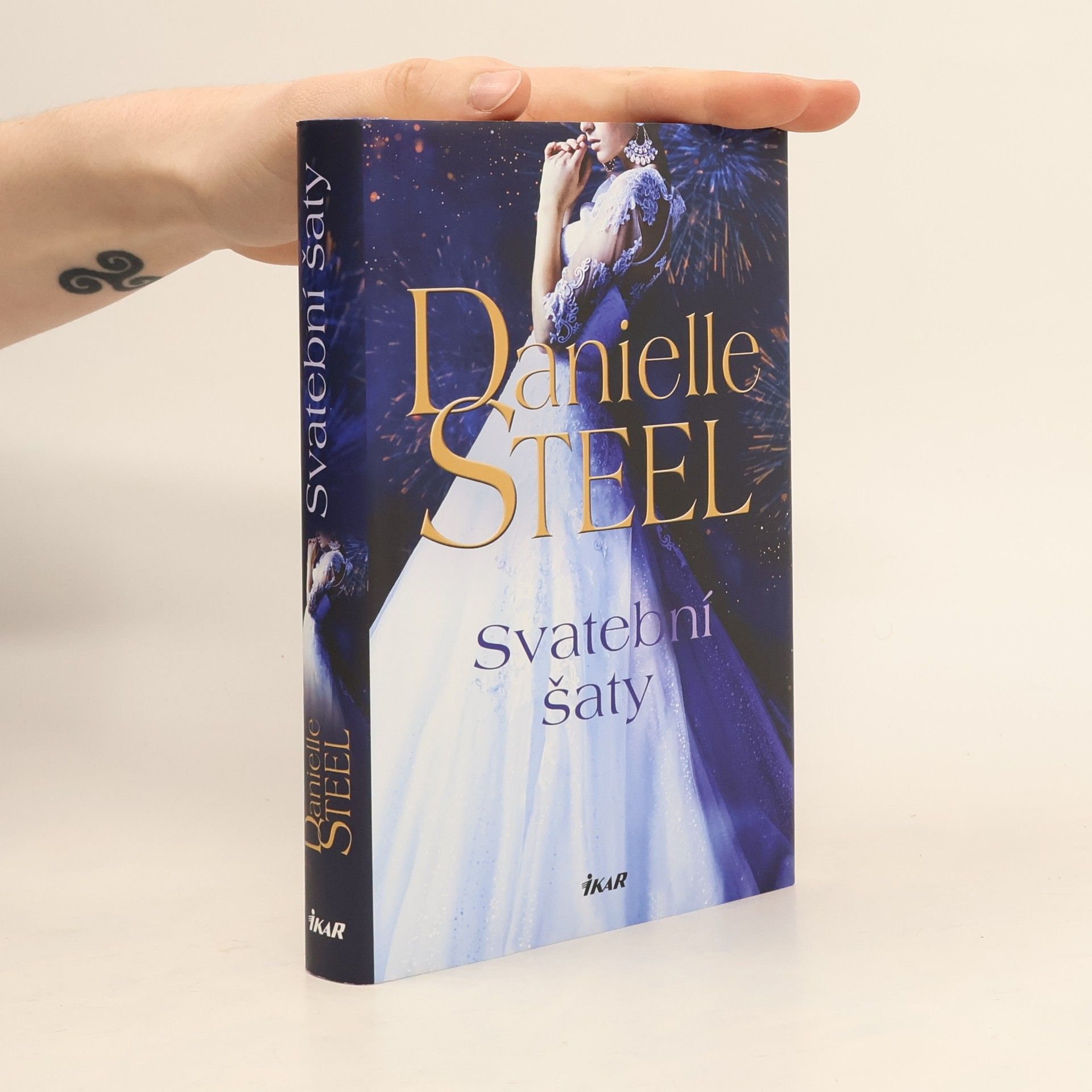 Danielle Steelová Svatební šaty