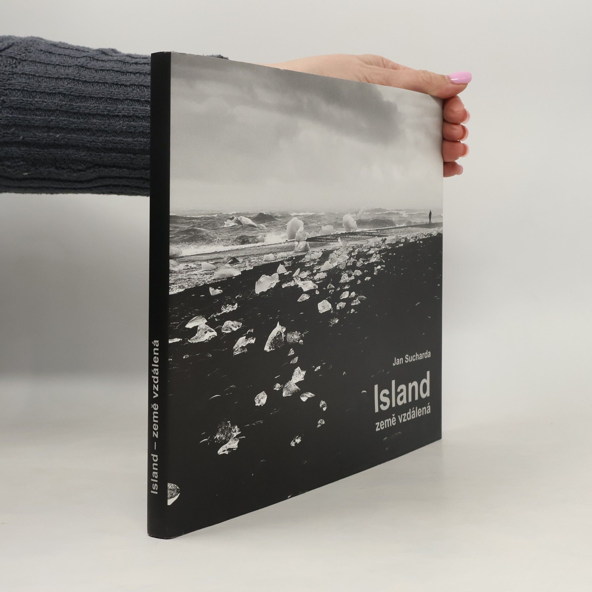 Jan Sucharda Island – země vzdálená