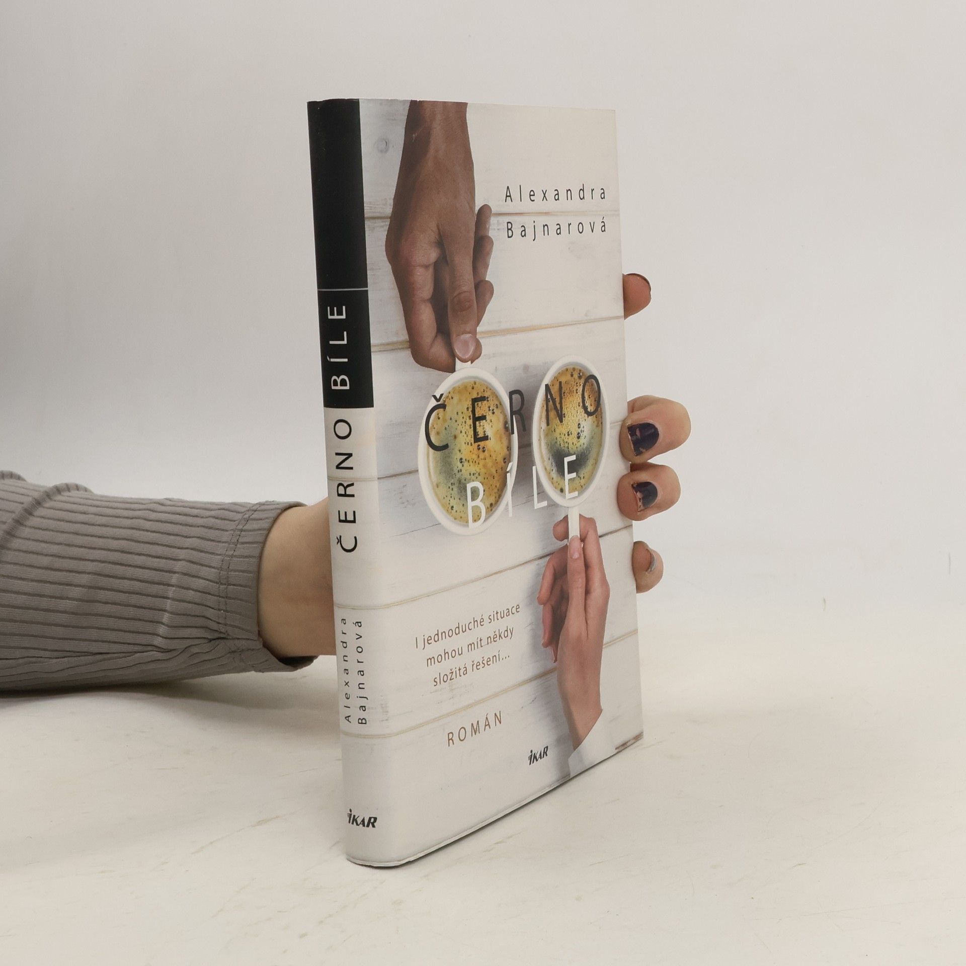 Alexandra Bajnarová Černobíle