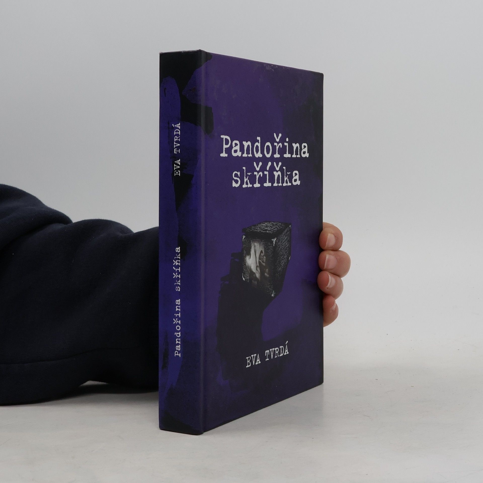 Eva Tvrdá Pandořina skříňka