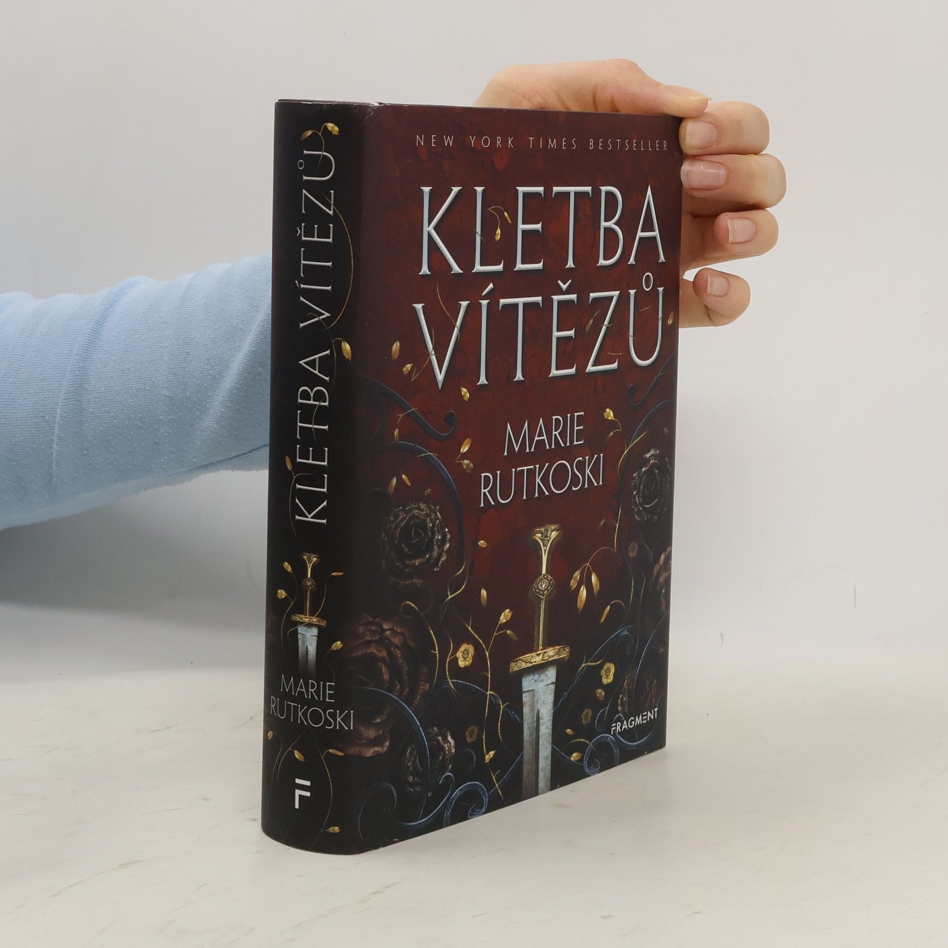 Marie Rutkoski Kletba vítězů