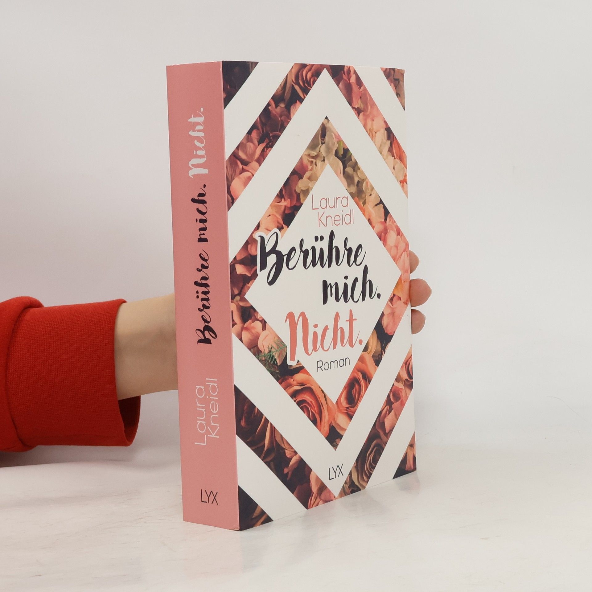 Laura Kneidl Berühre mich. Nicht.