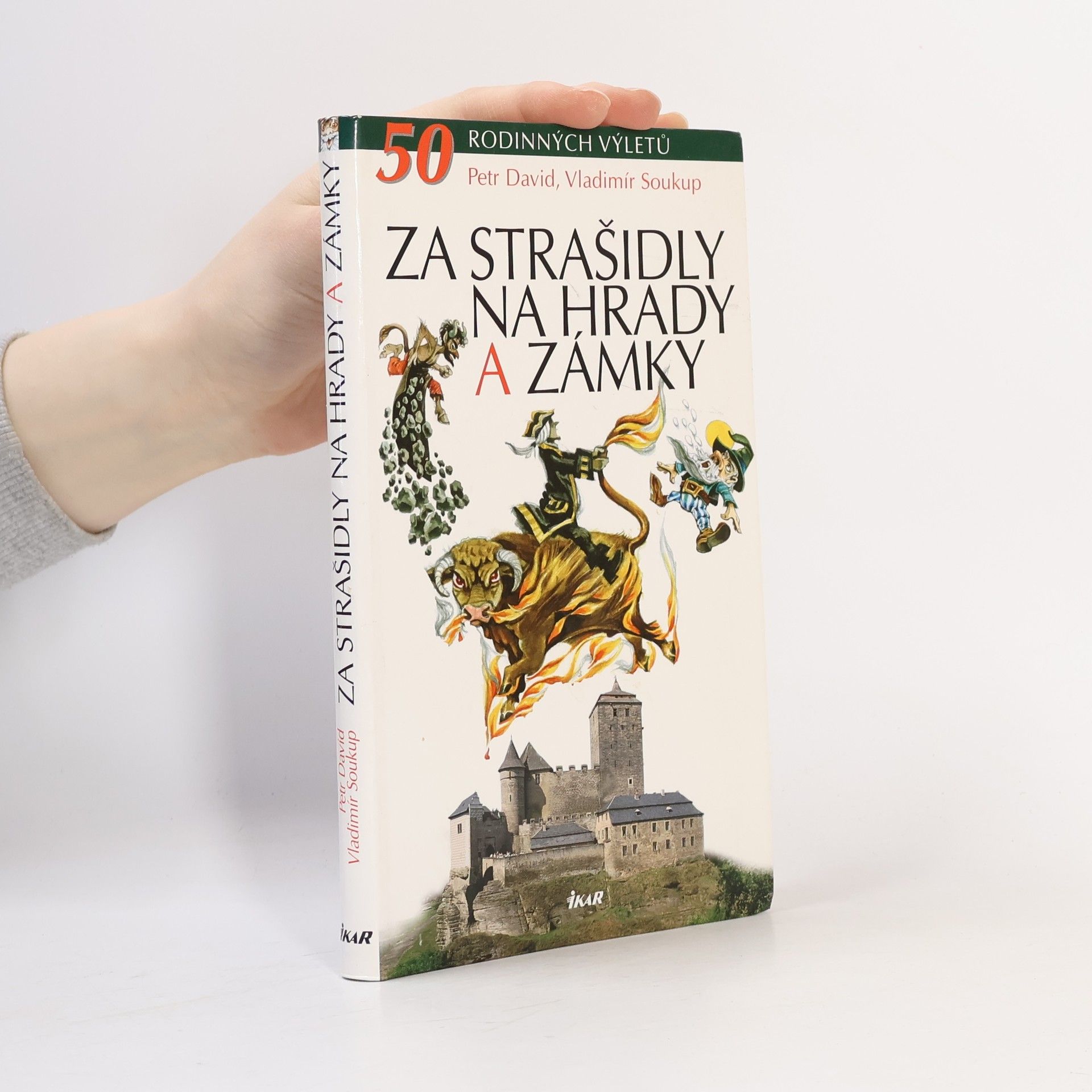 Petr David Za strašidly na hrady a zámky