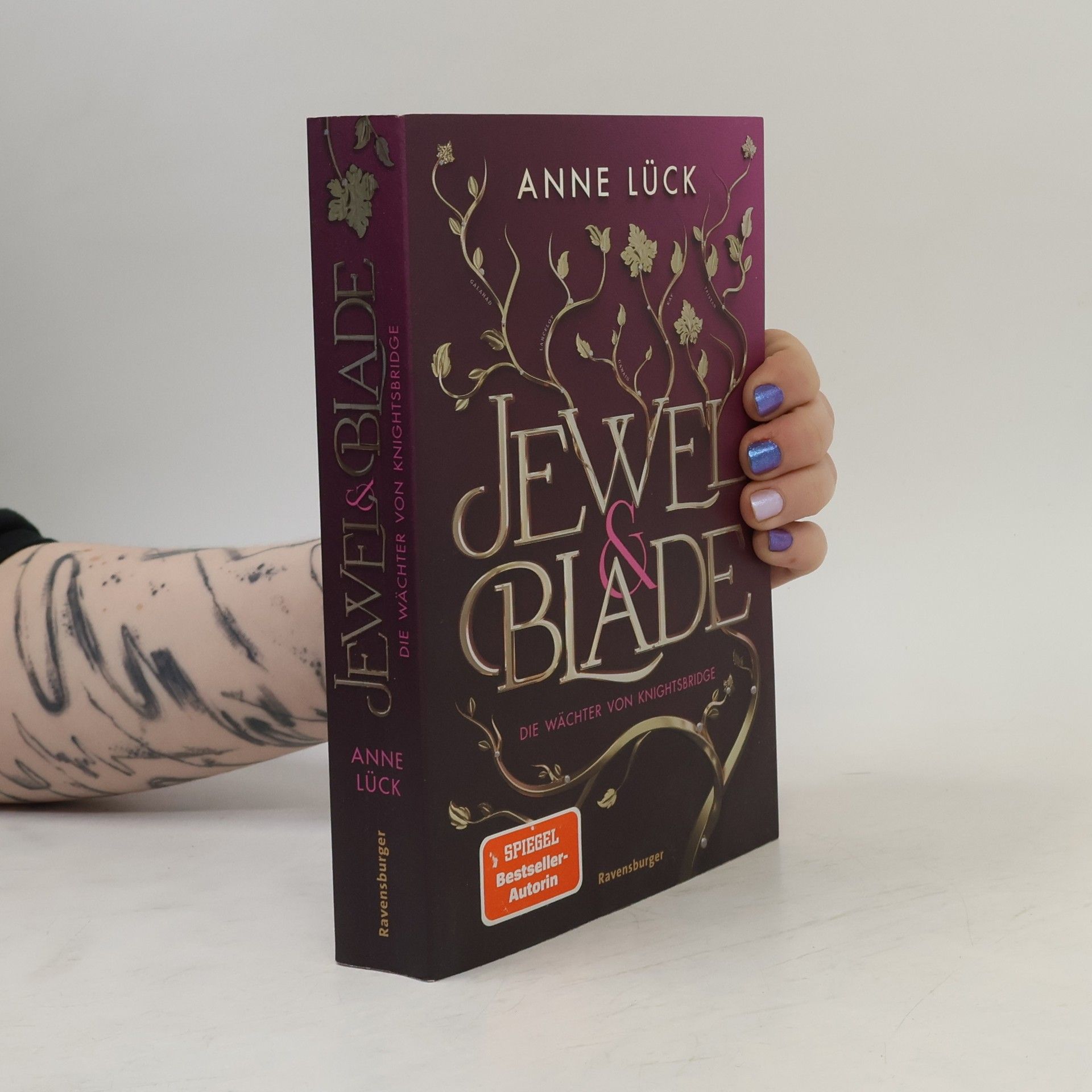 Anne Lück Jewel & Blade, Band 1: Die Wächter von Knightsbridge (Von der SPIEGEL-Bestseller-Autorin von "Silver & Poison" Limitierte Auflage mit dreiseitigem Farbschnitt)
