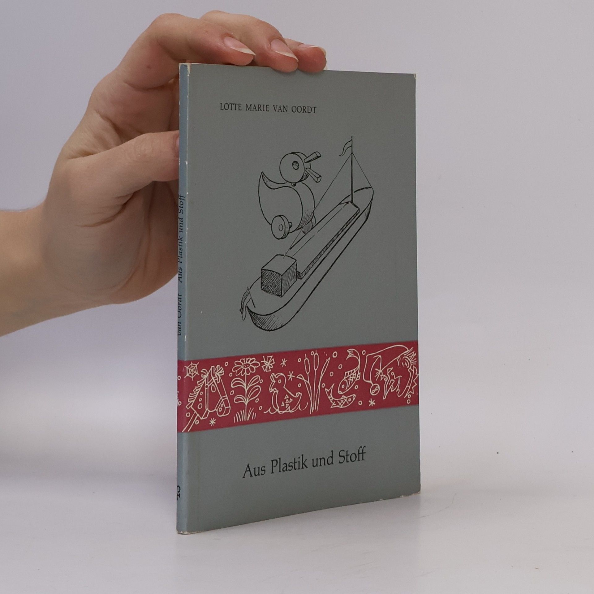 Lotte Marie van Oordt Aus Plastik und Stoff
