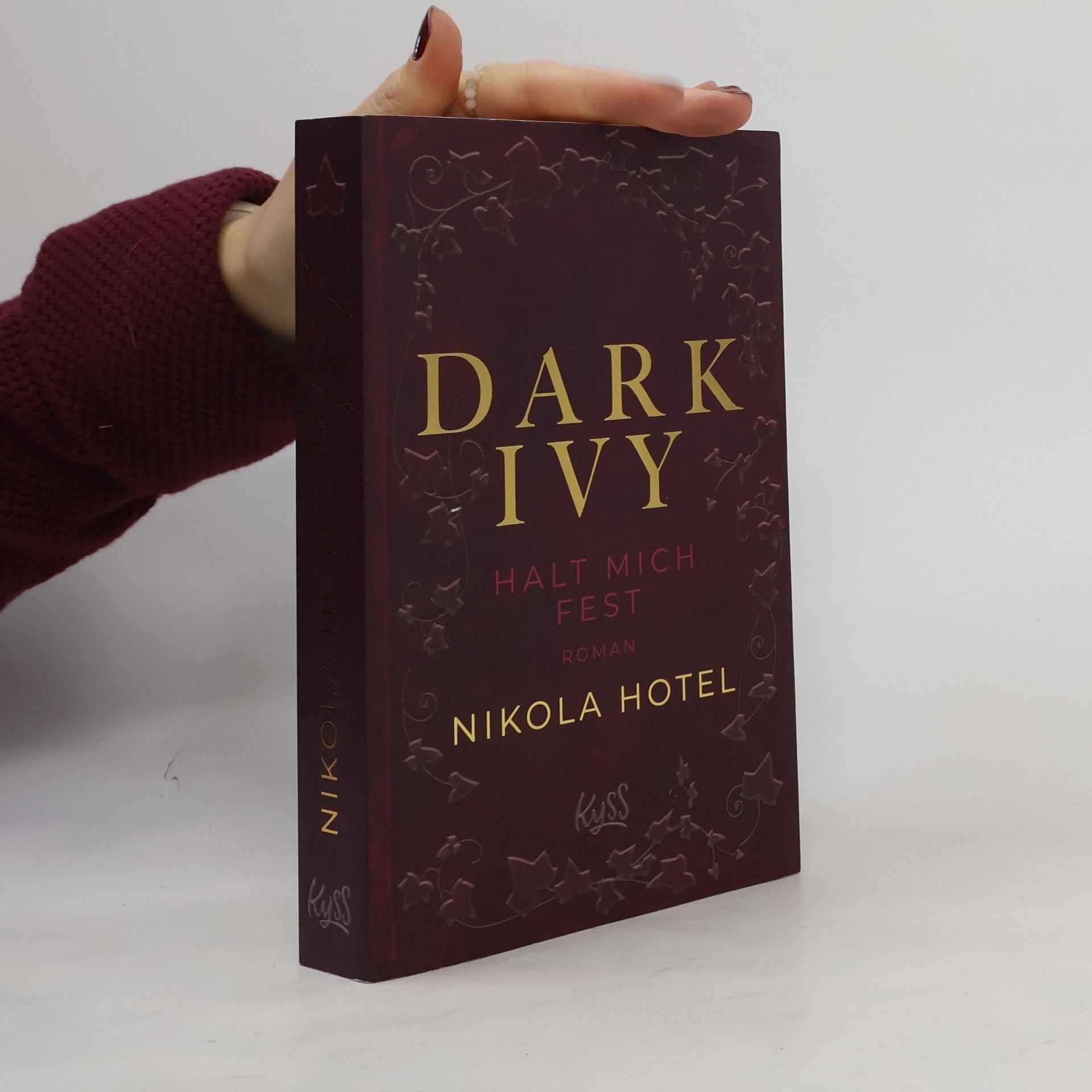 Nikola Hotel Dark Ivy