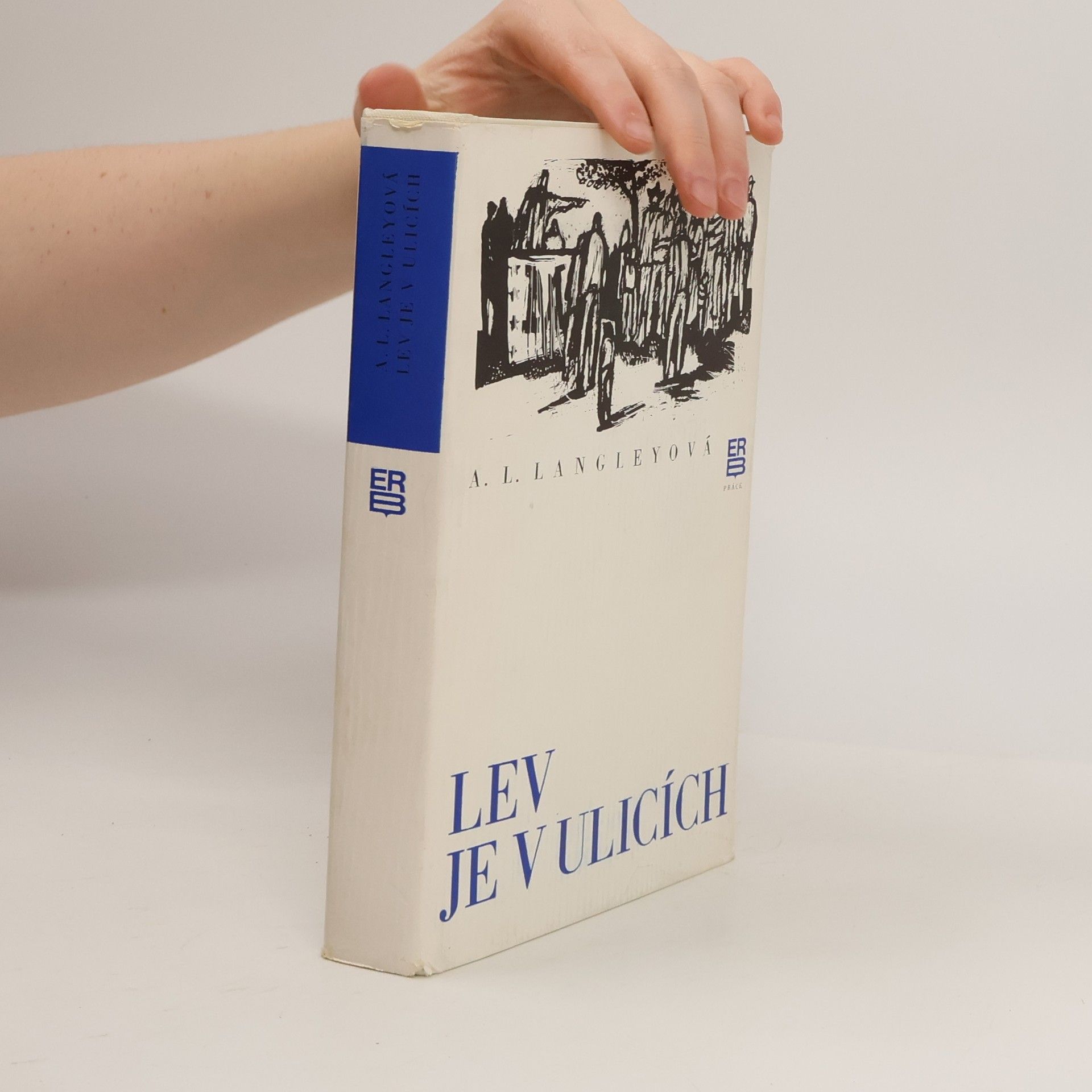 Adria Locke Langley Lev je v ulicích