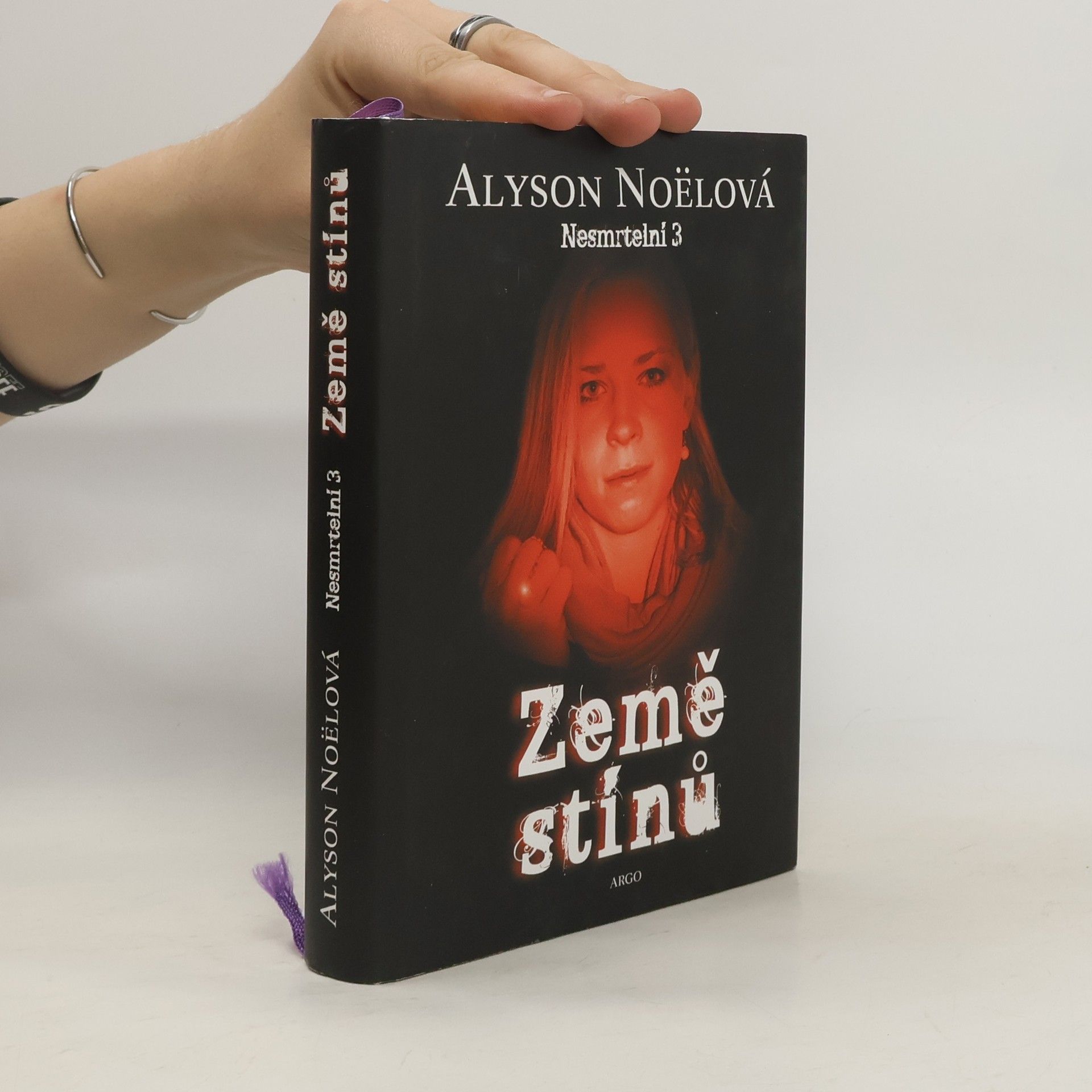 Alyson Noël Země stínů. Nesmrtelní 3