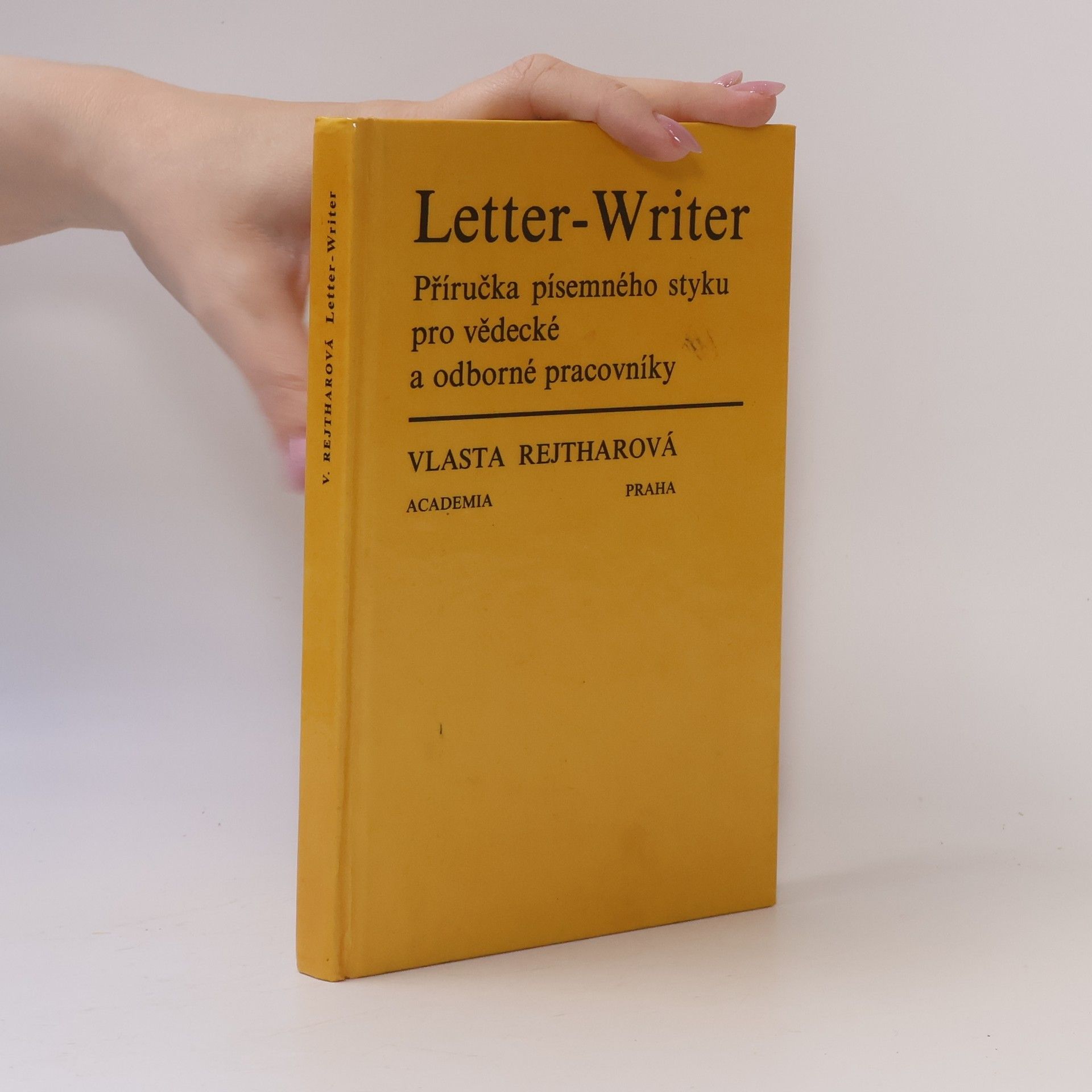 Letter-Writer. Příručka písemného styku pro vědecké a odborné pracovníky