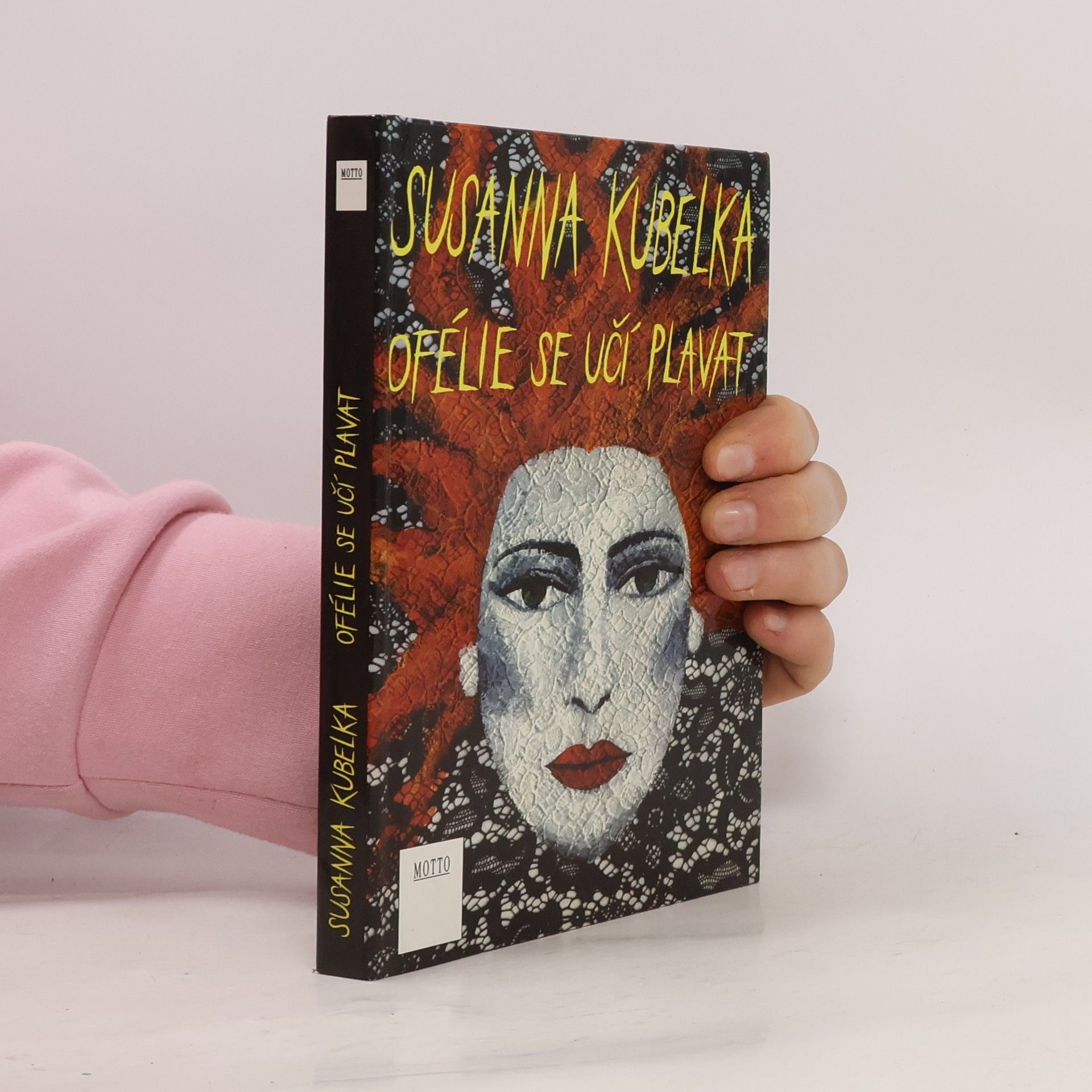 Susanna Kubelka Ofélie se učí plavat